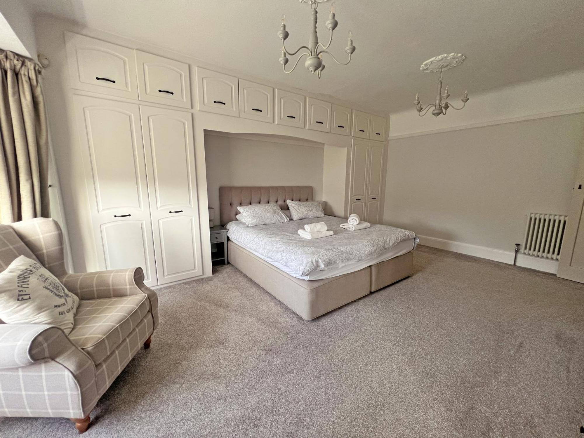 Holiday home Four Bedroom Family Abode With Hot Tub, Garden And Bbq *