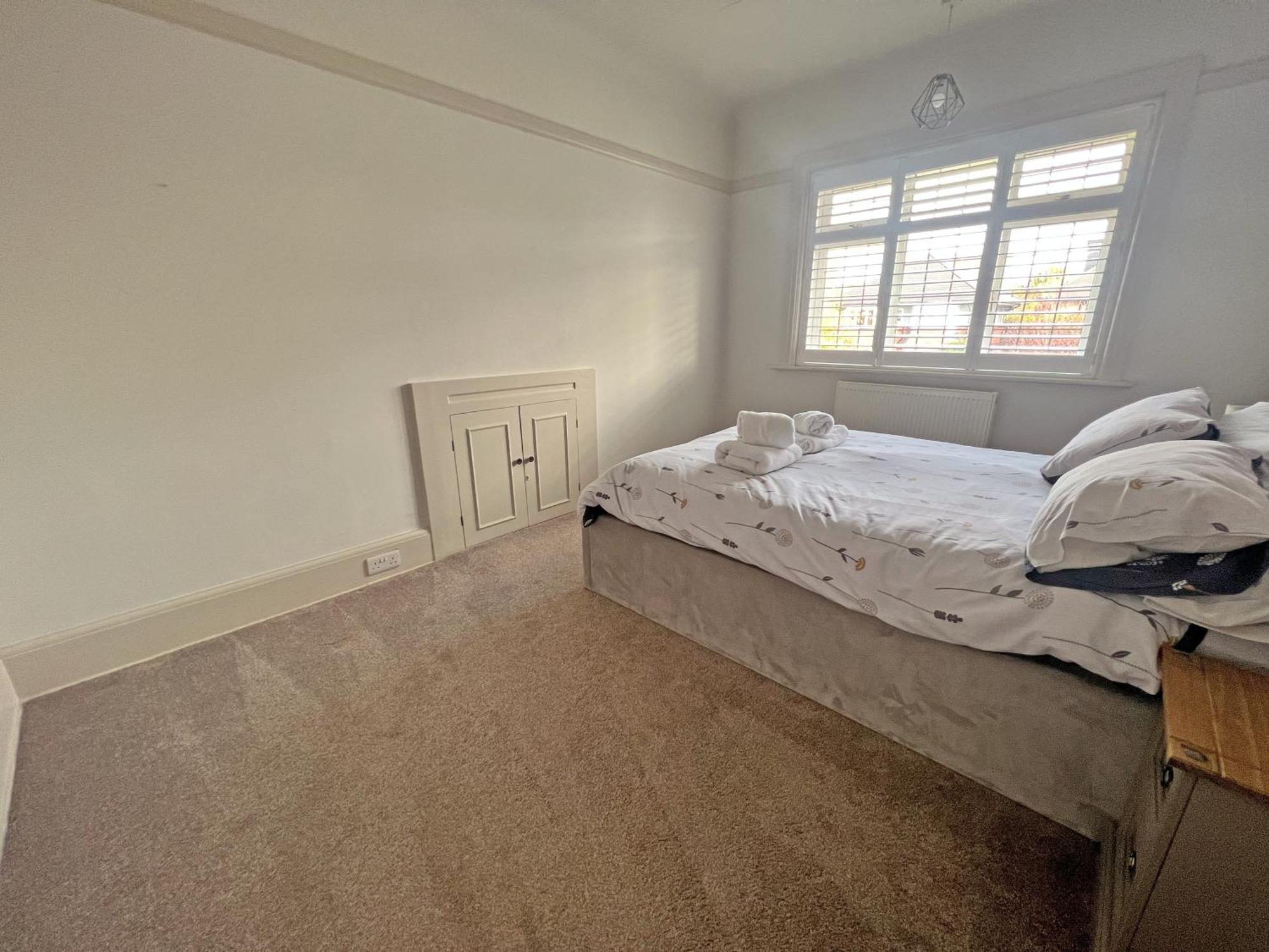 Four Bedroom Family Abode With Hot Tub, Garden And Bbq *