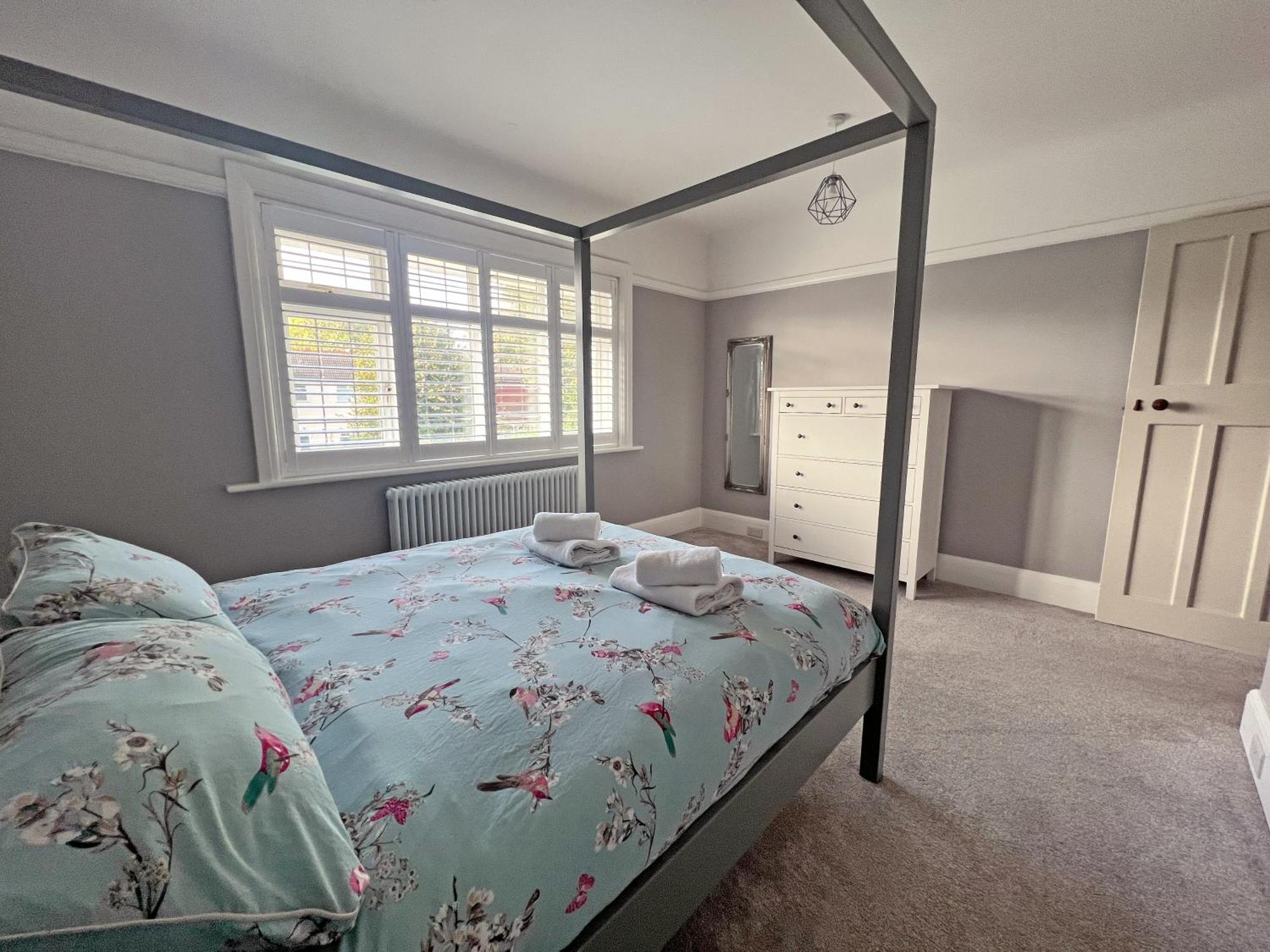 Four Bedroom Family Abode With Hot Tub, Garden And Bbq Holiday home