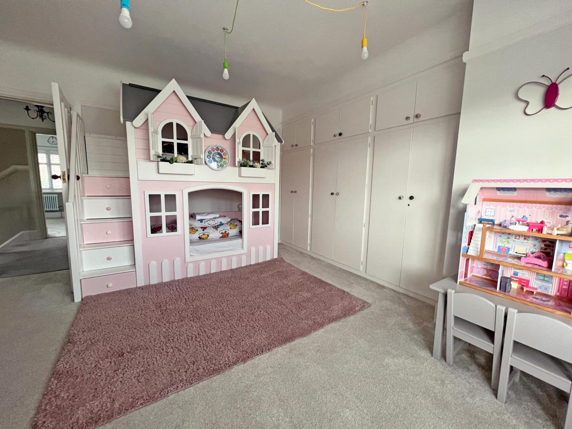 Four Bedroom Family Abode With Hot Tub, Garden And Bbq Holiday home Bournemouth