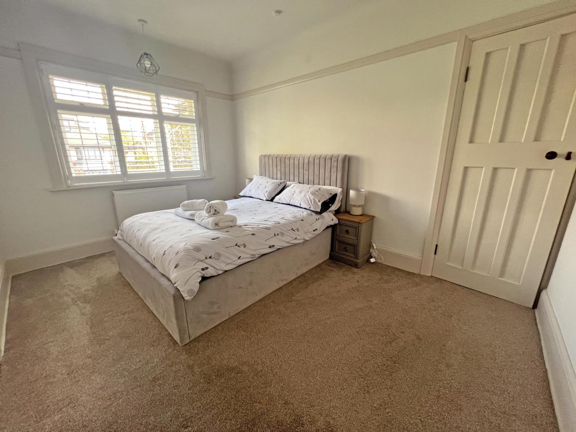 Four Bedroom Family Abode With Hot Tub, Garden And Bbq Holiday home Bournemouth