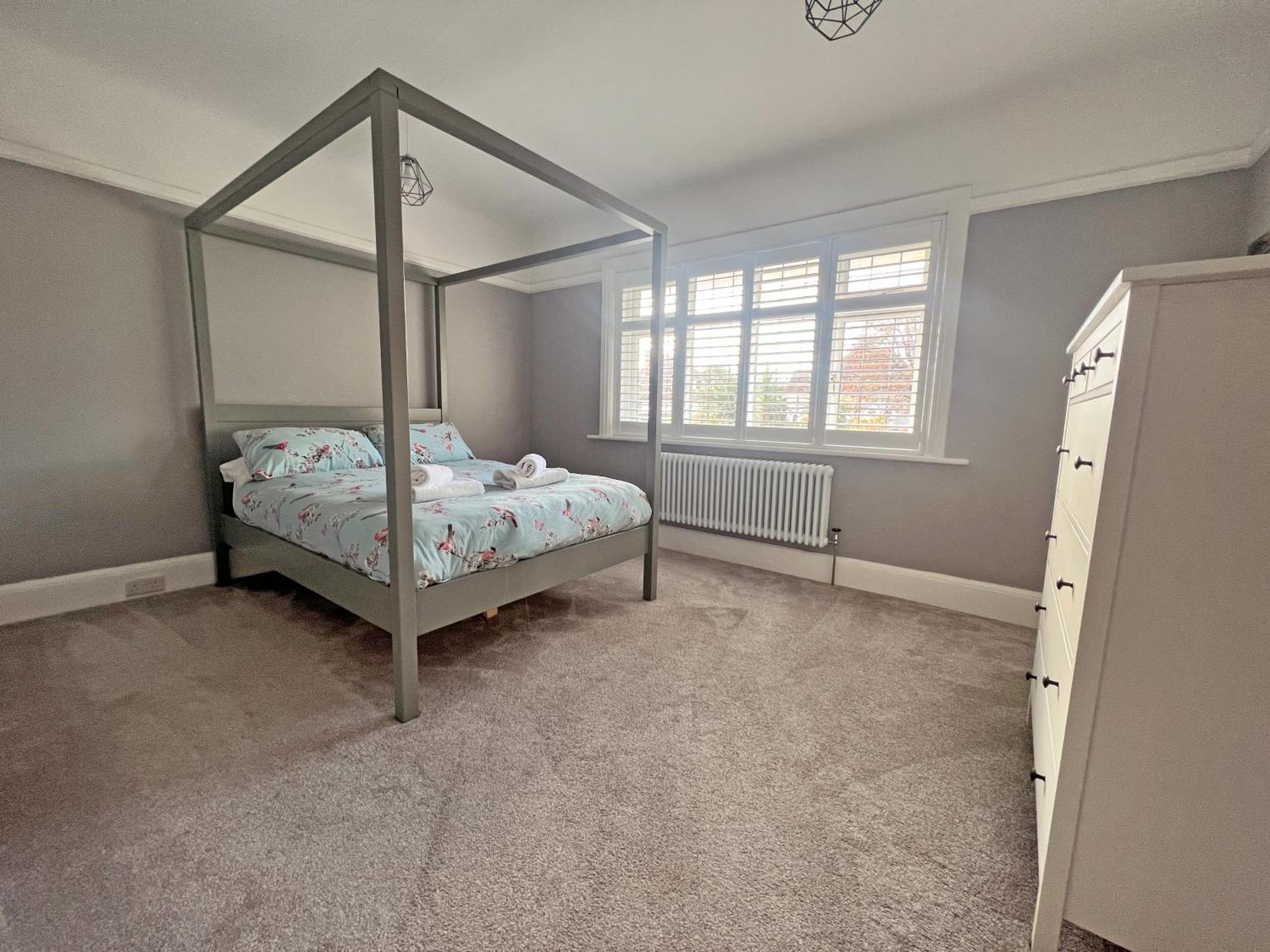 Four Bedroom Family Abode With Hot Tub, Garden And Bbq Holiday home
