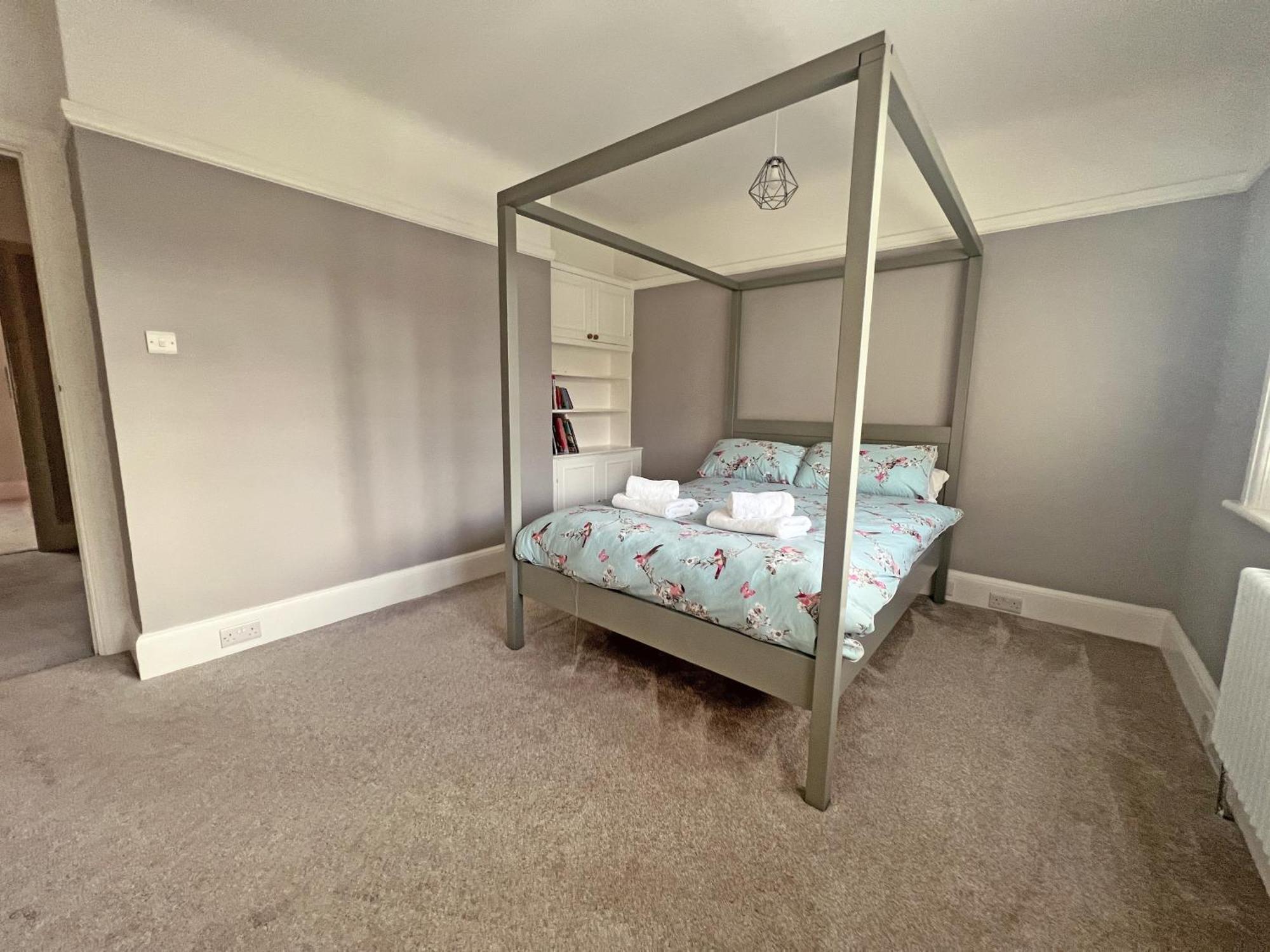 Holiday home Four Bedroom Family Abode With Hot Tub, Garden And Bbq Bournemouth