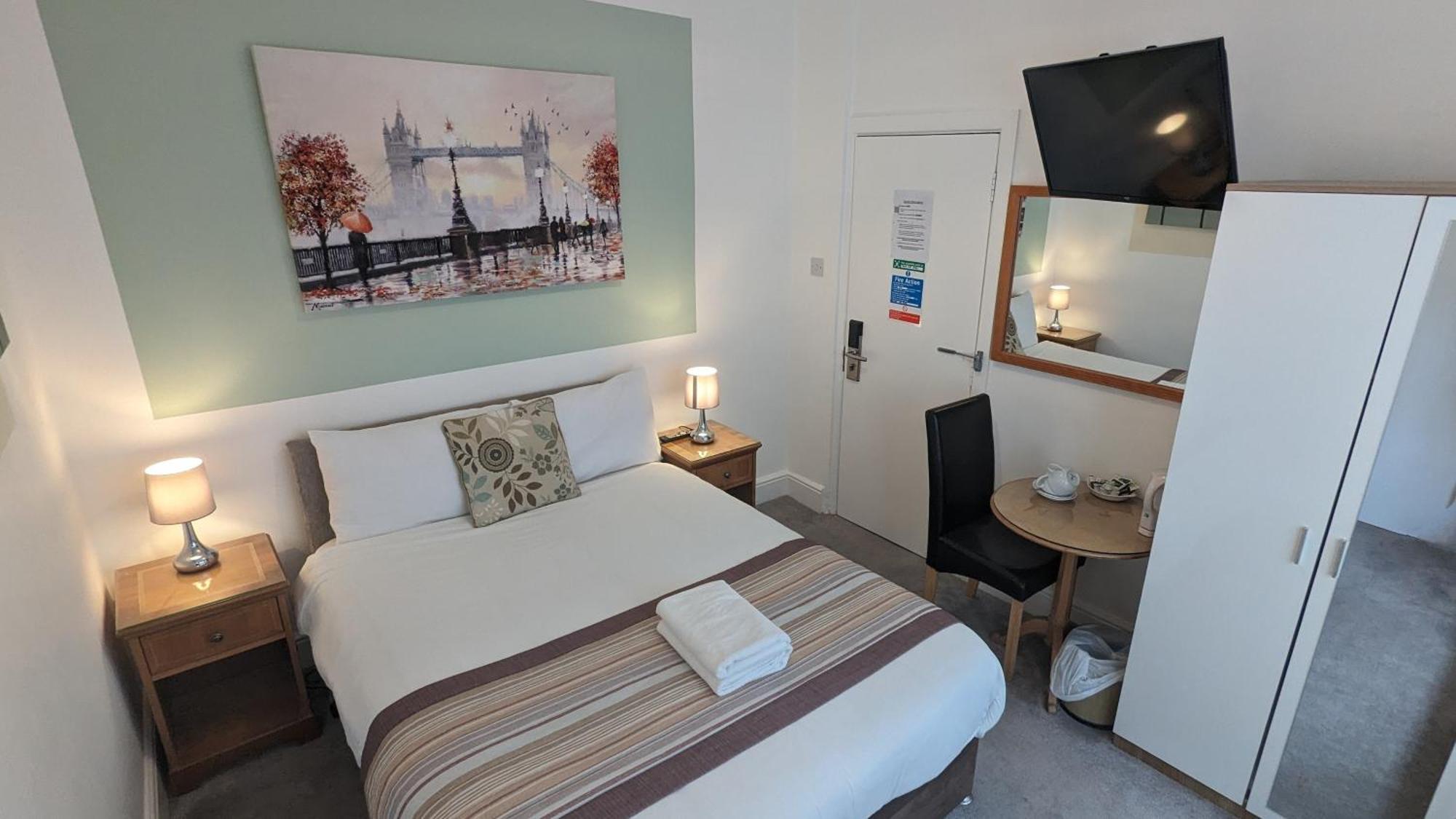 Hotel Cecil Court 3*