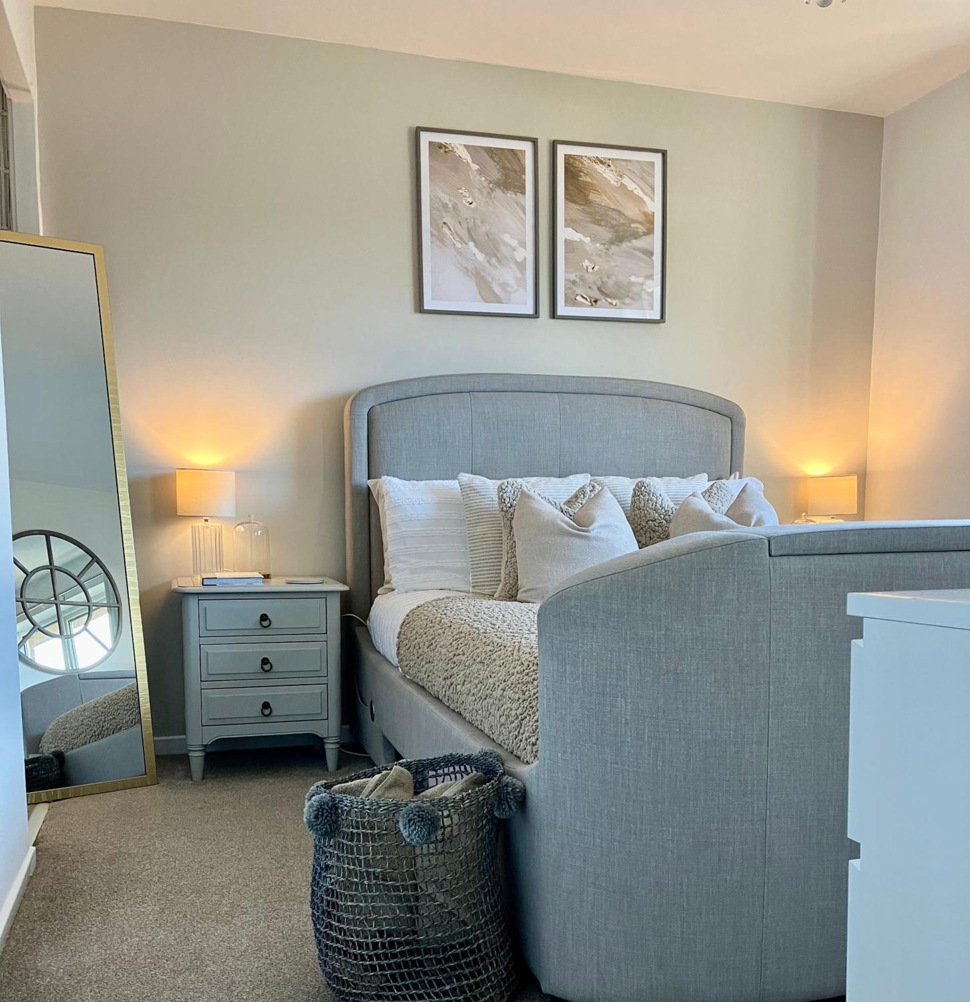 Central, Stylish & Cosy With Large Garden & Parking, Holiday home Bournemouth