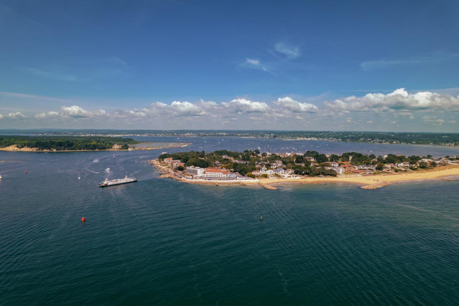 The Annex: Beachfront Luxury With Pet-friendly Patio Holiday home