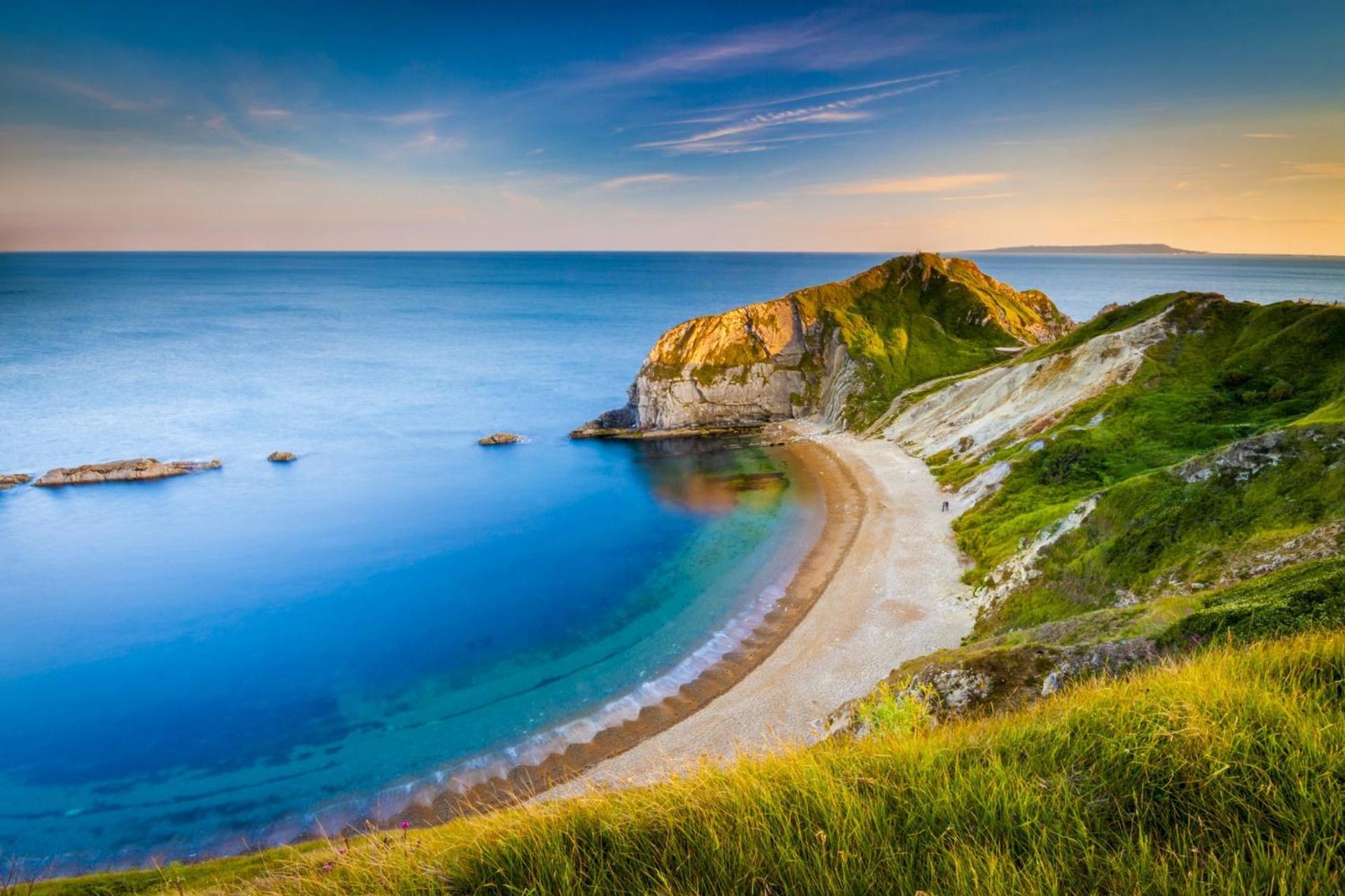 The Annex: Beachfront Luxury With Pet-friendly Patio Holiday home Bournemouth