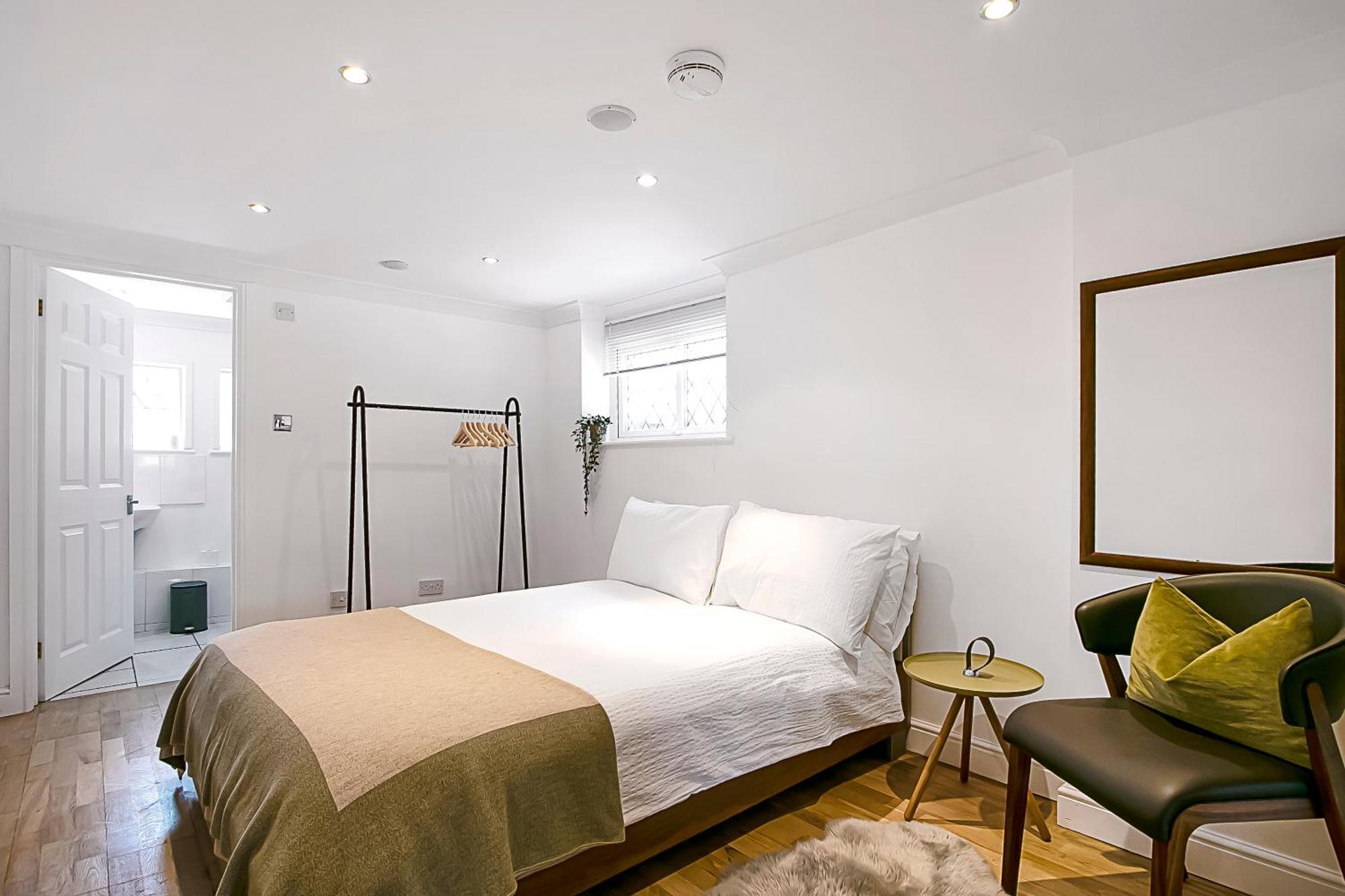 Holiday home The Annex: Beachfront Luxury With Pet-friendly Patio Bournemouth