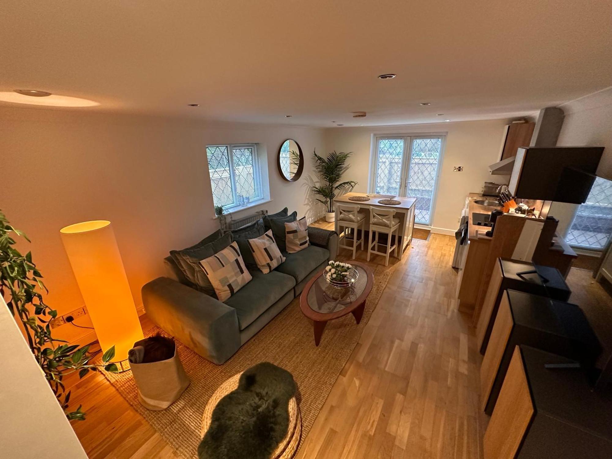 Holiday home The Annex: Beachfront Luxury With Pet-friendly Patio