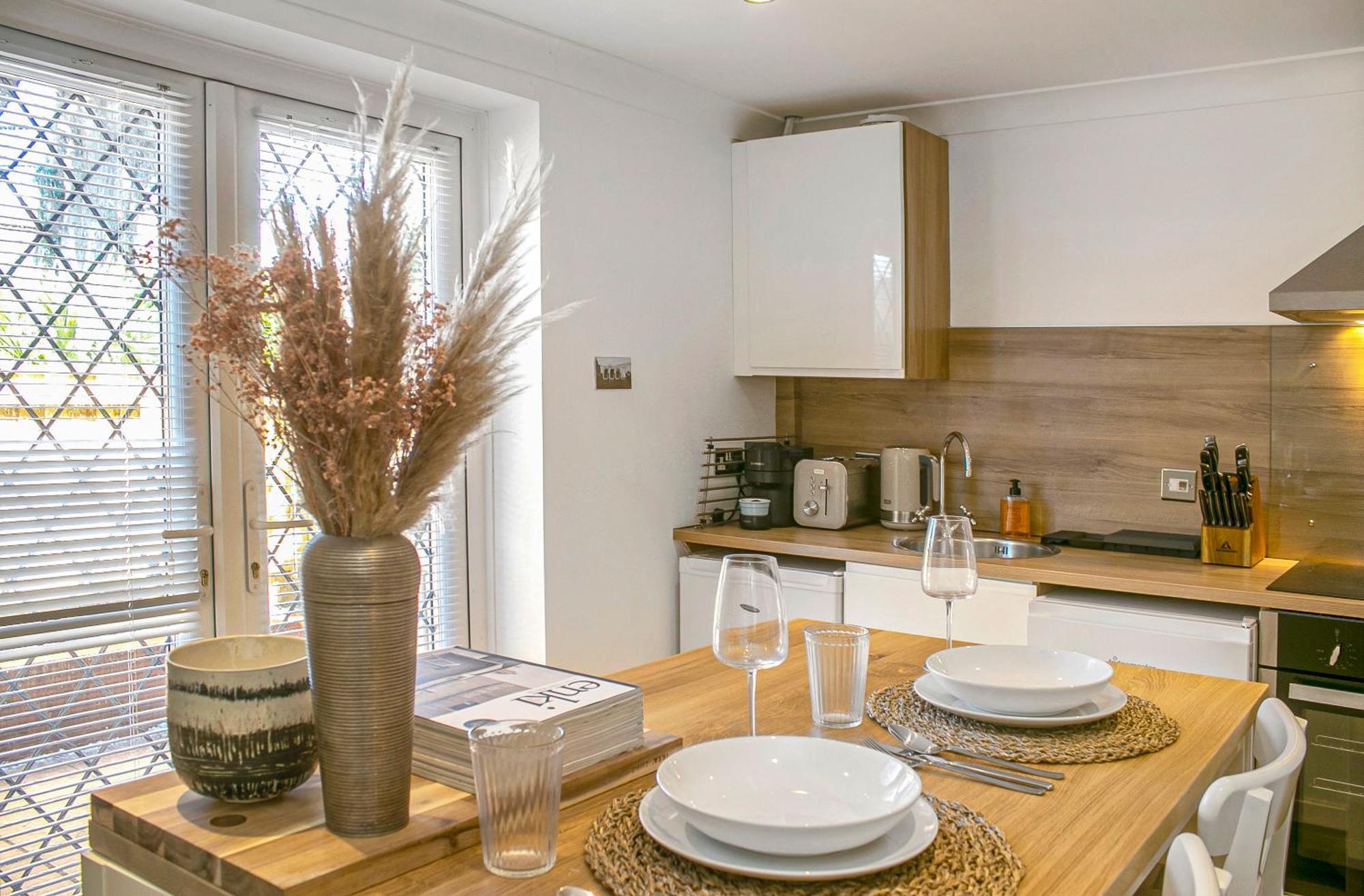 The Annex: Beachfront Luxury With Pet-friendly Patio Holiday home
