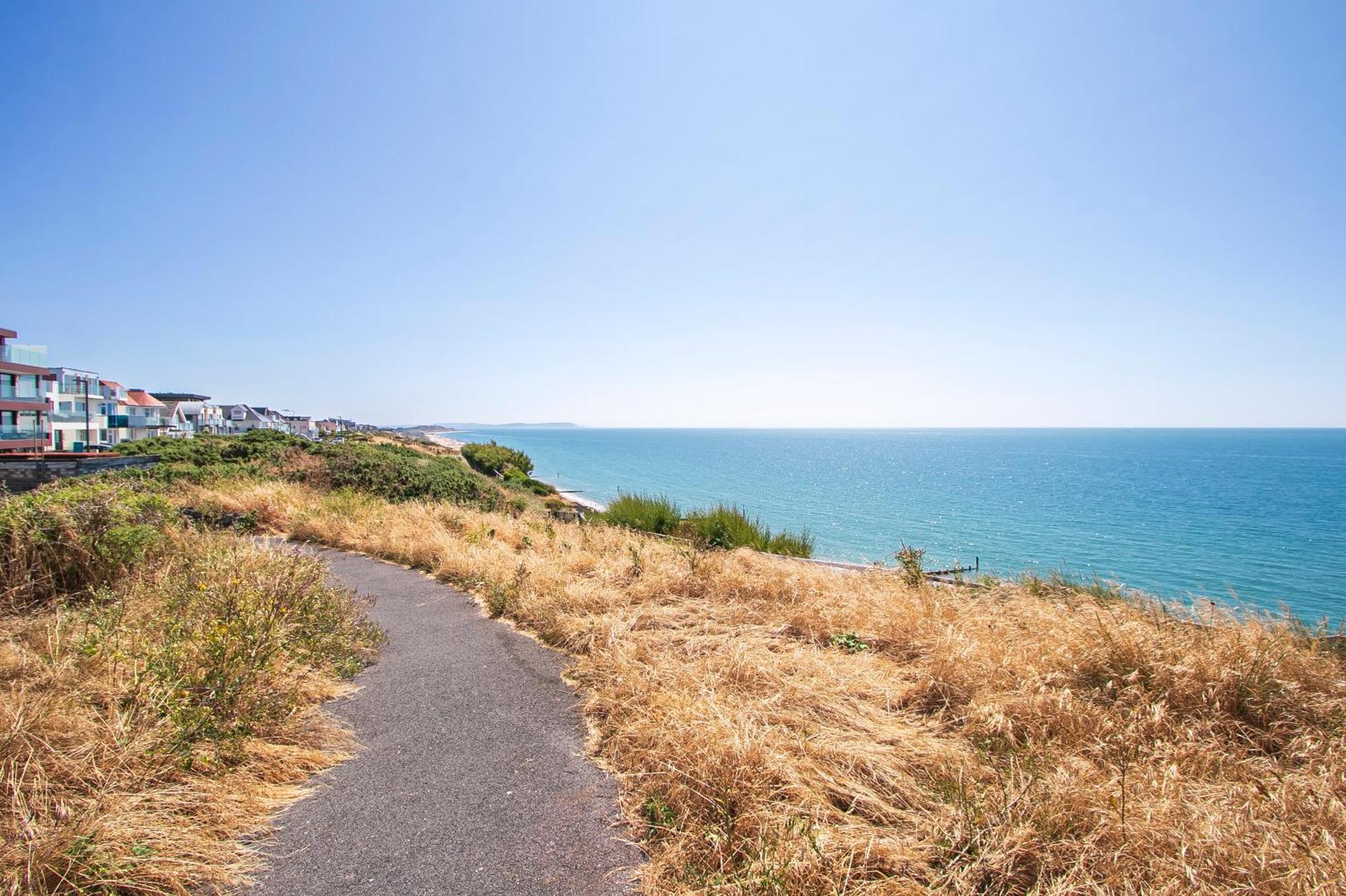 The Annex: Beachfront Luxury With Pet-friendly Patio Holiday home *