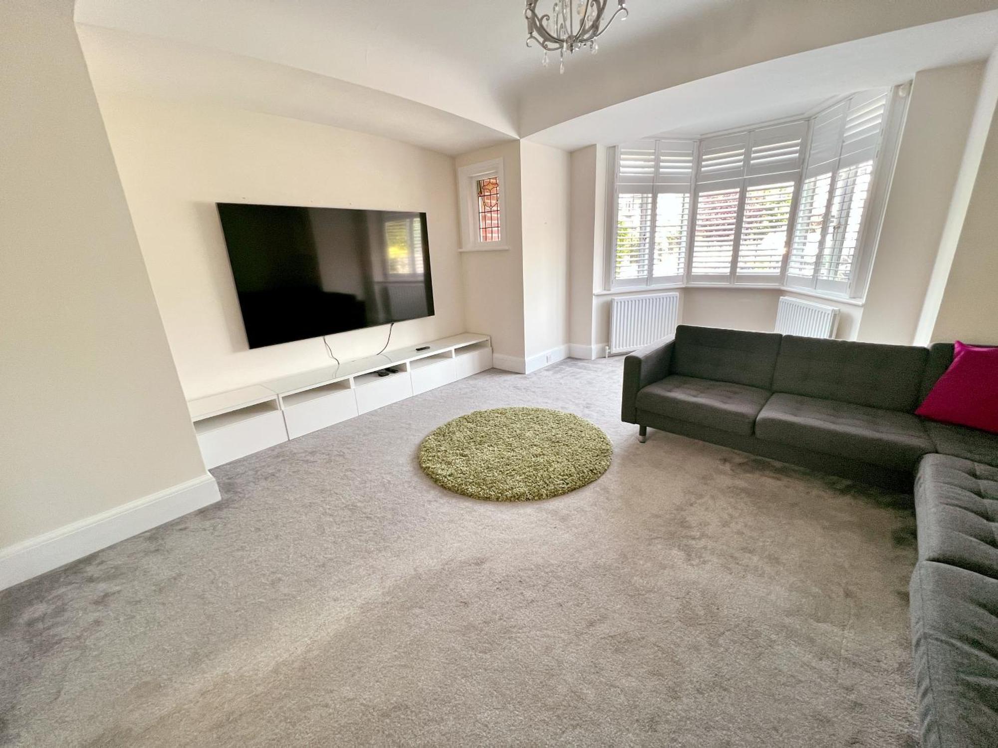Holiday home Four Bedroom Family Abode With Hot Tub, Garden And Bbq