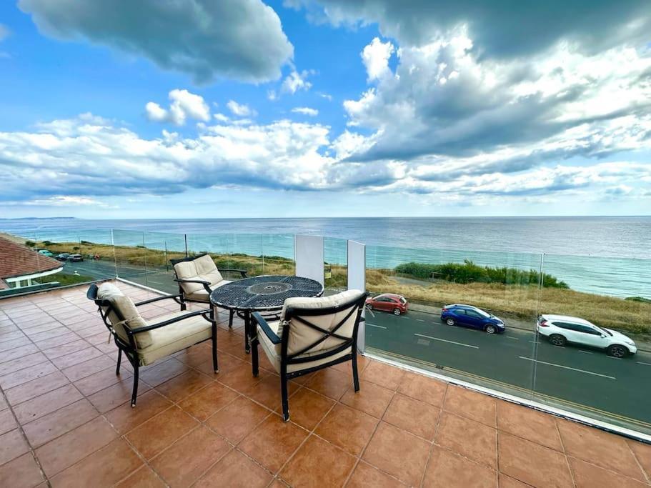 Panoramic Sea View Studio: Beachside Comfort For Three Apartment *