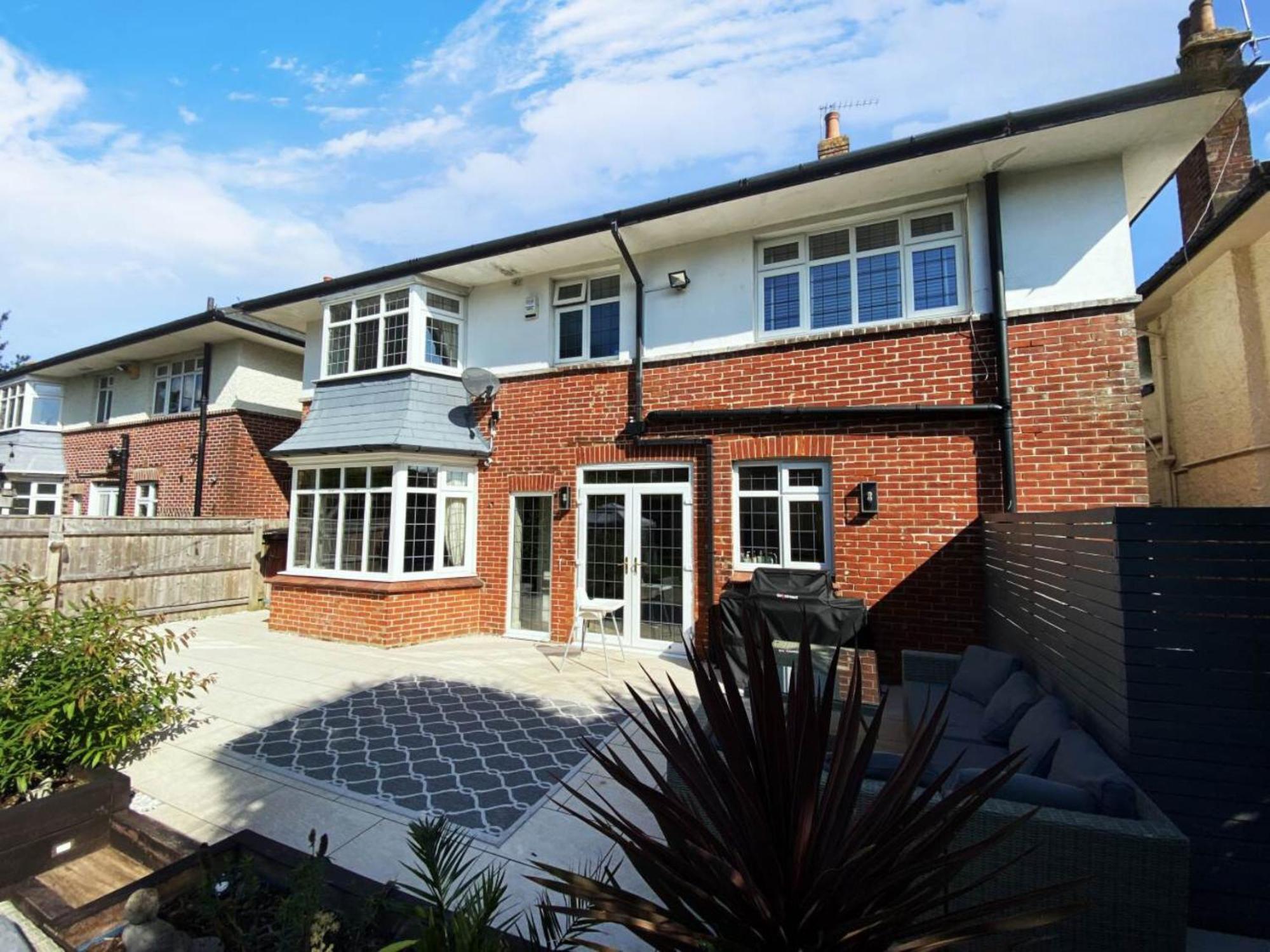 Four Bedroom Family Abode With Hot Tub, Garden And Bbq * Bournemouth