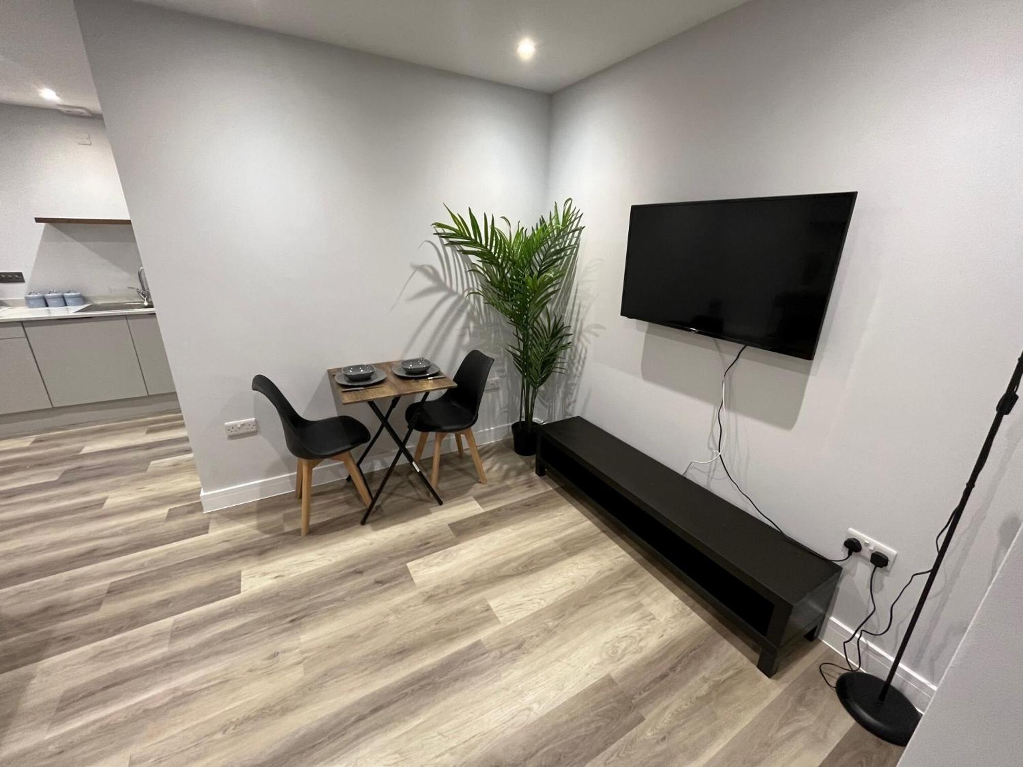2 Castle Lane *