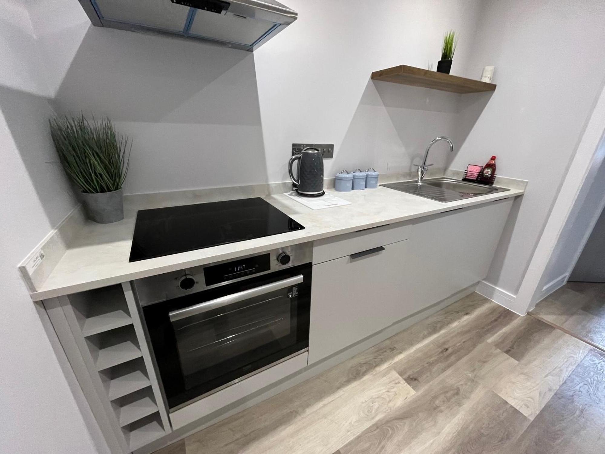 2 Castle Lane Apartment *