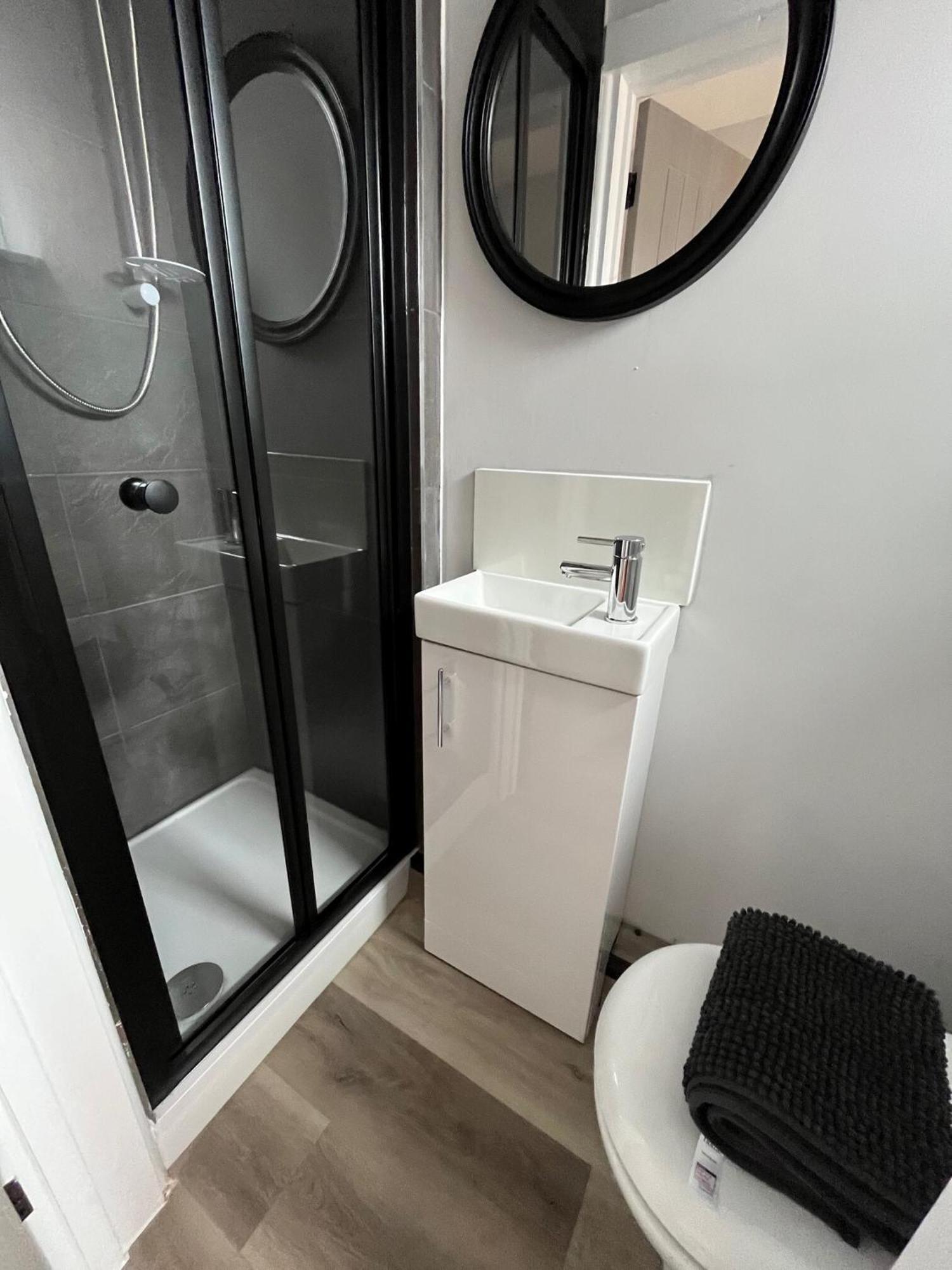 2 Castle Lane Apartment *