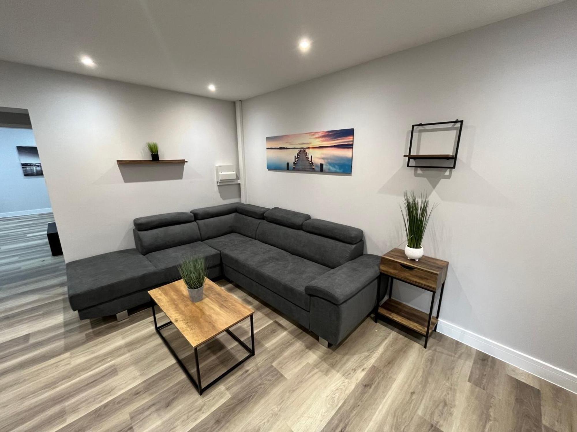 2 Castle Lane *