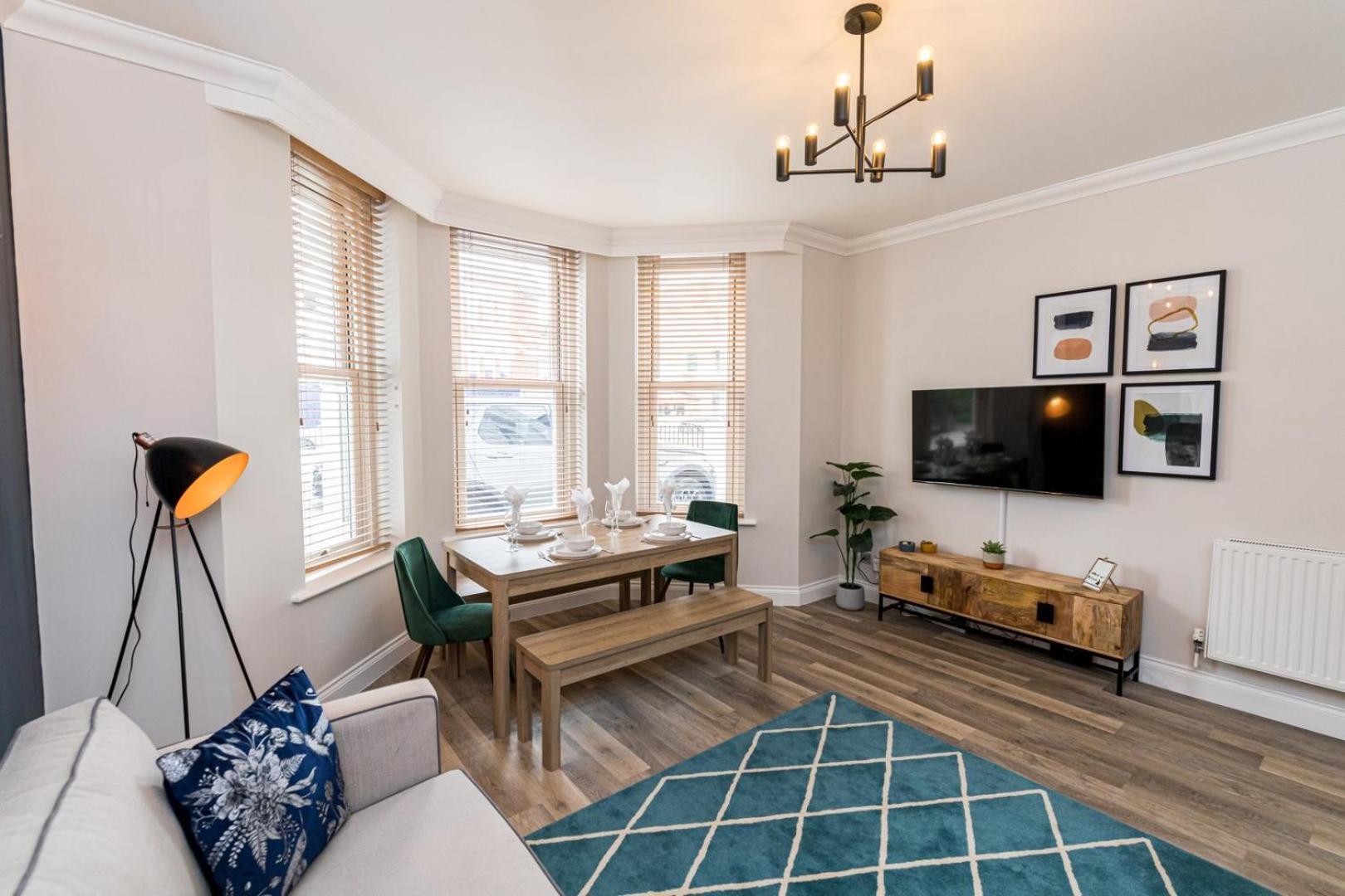 Stylish With Garden Near The Apartment *