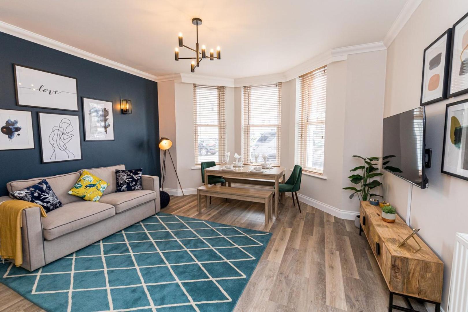 Stylish With Garden Near The Apartment *