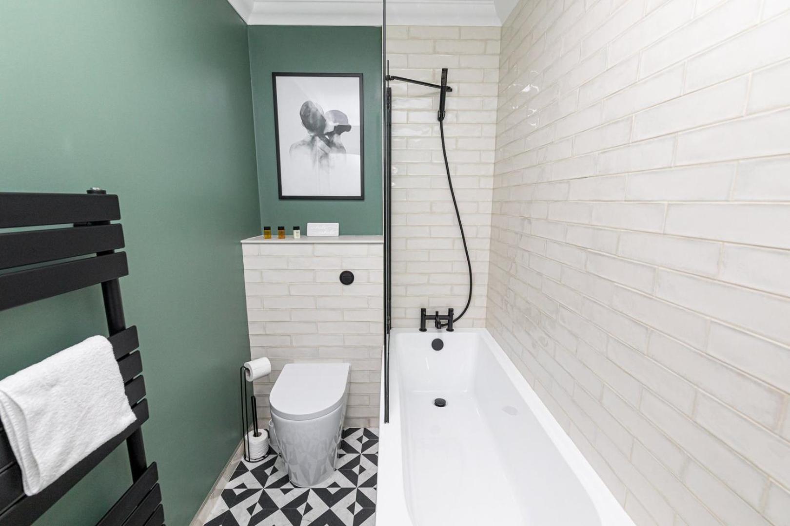 Stylish With Garden Near The Apartment *