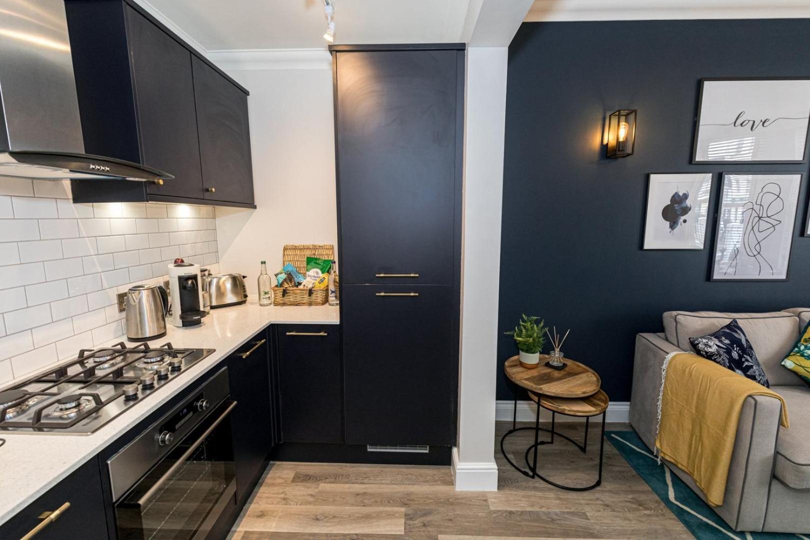 Stylish With Garden Near The * Bournemouth