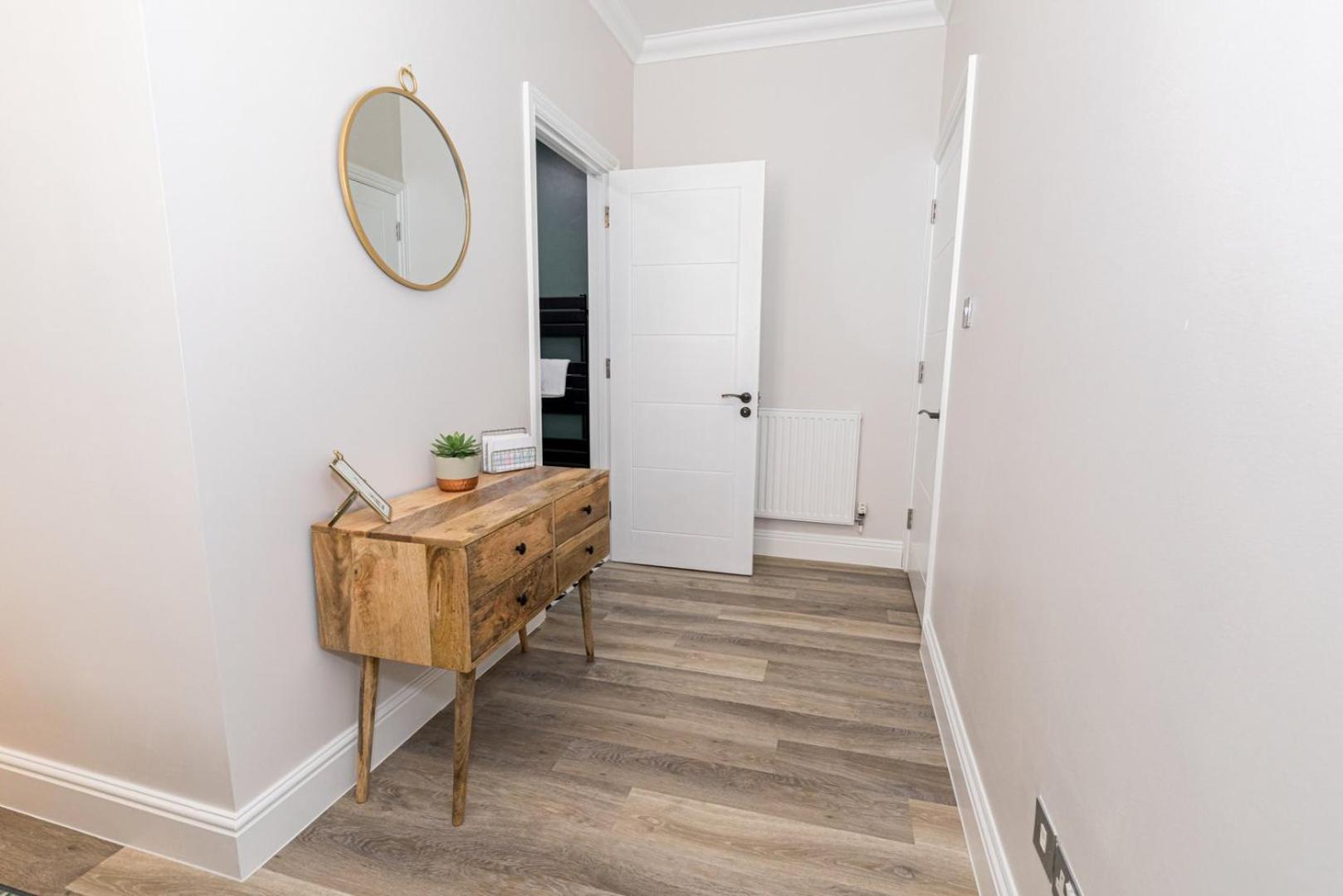Apartment Stylish With Garden Near The