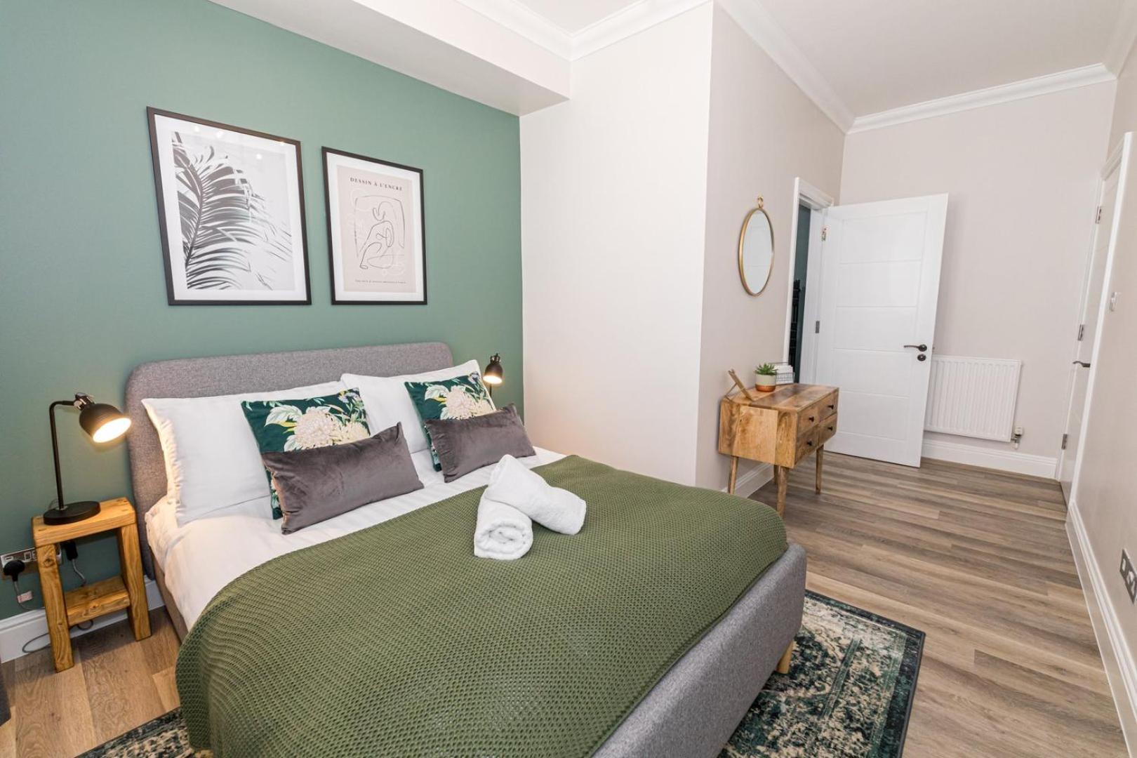 Apartment Stylish With Garden Near The