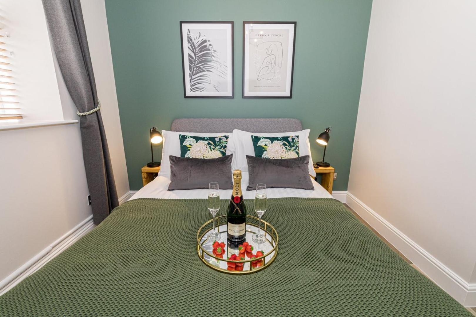 Stylish With Garden Near The * Bournemouth