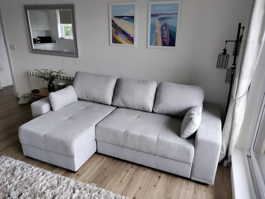 Stunning 2 Bed In + Parking Apartment
