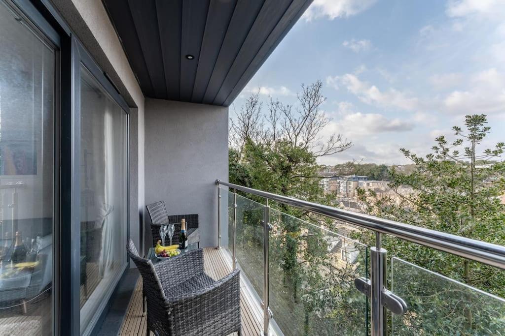 Stunning 2 Bed In + Parking Apartment Bournemouth
