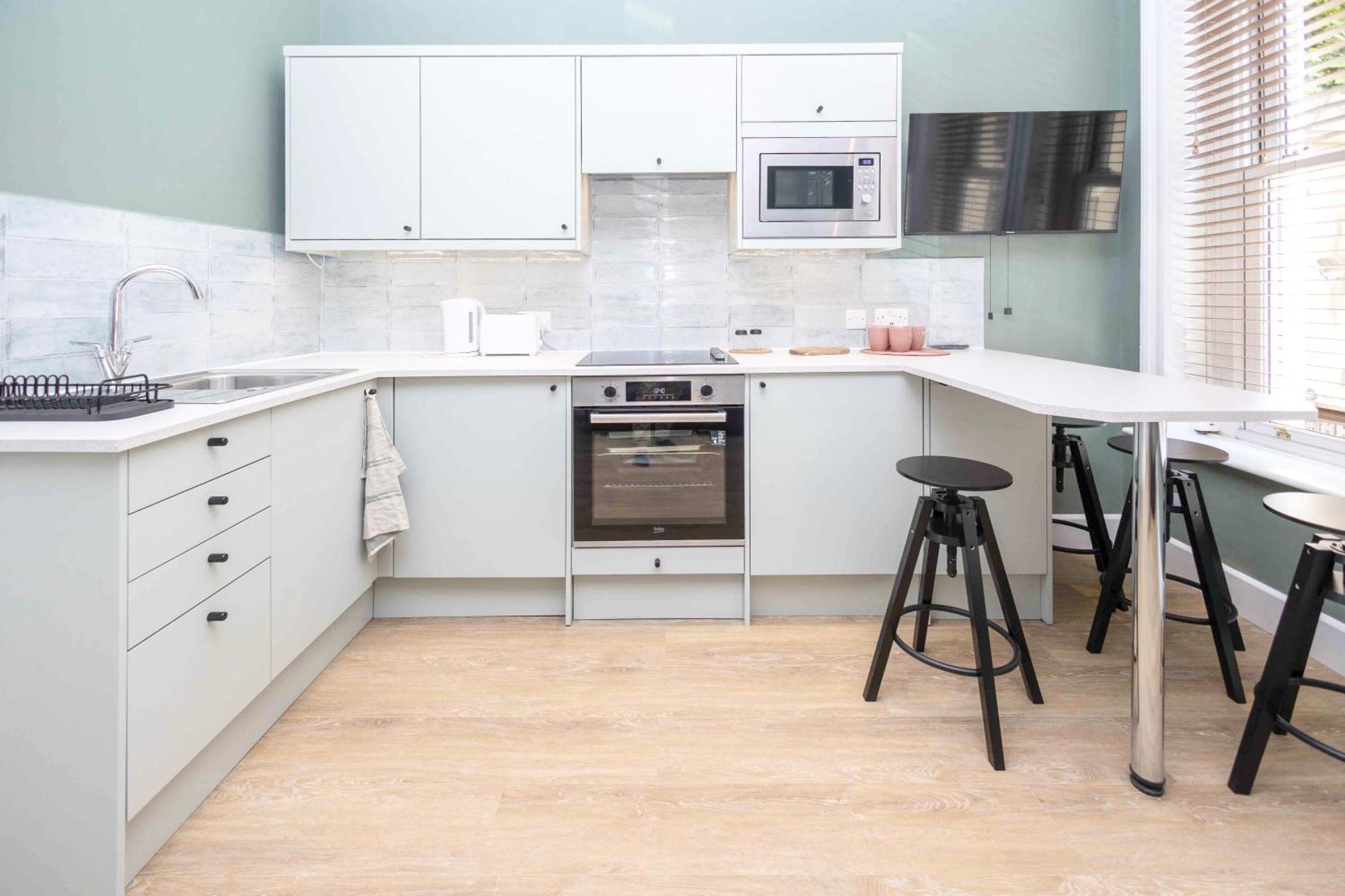 Verulum - By Coastline Retreats - Beautifully Designed Luxury Town Centre - 5 Minute Walk To The - Parking Included *