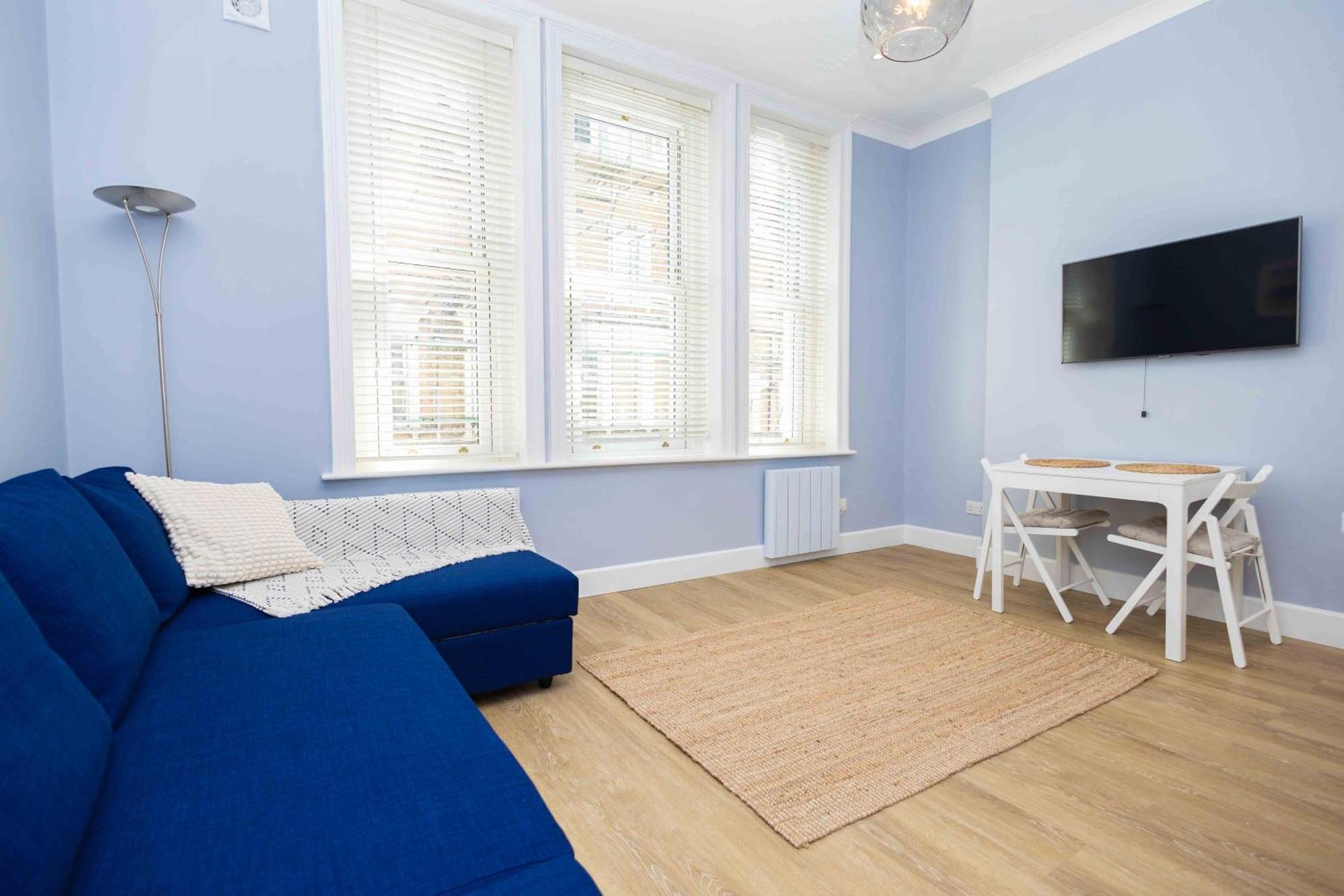 Verulum - By Coastline Retreats - Beautifully Designed Luxury Town Centre - 5 Minute Walk To The - Parking Included