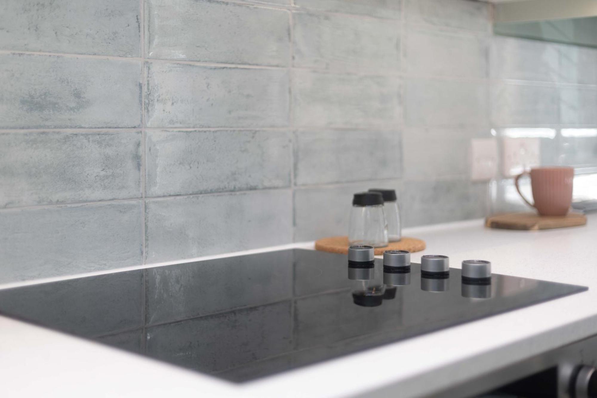 Apartment Verulum - By Coastline Retreats - Beautifully Designed Luxury Town Centre - 5 Minute Walk To The - Parking Included Bournemouth