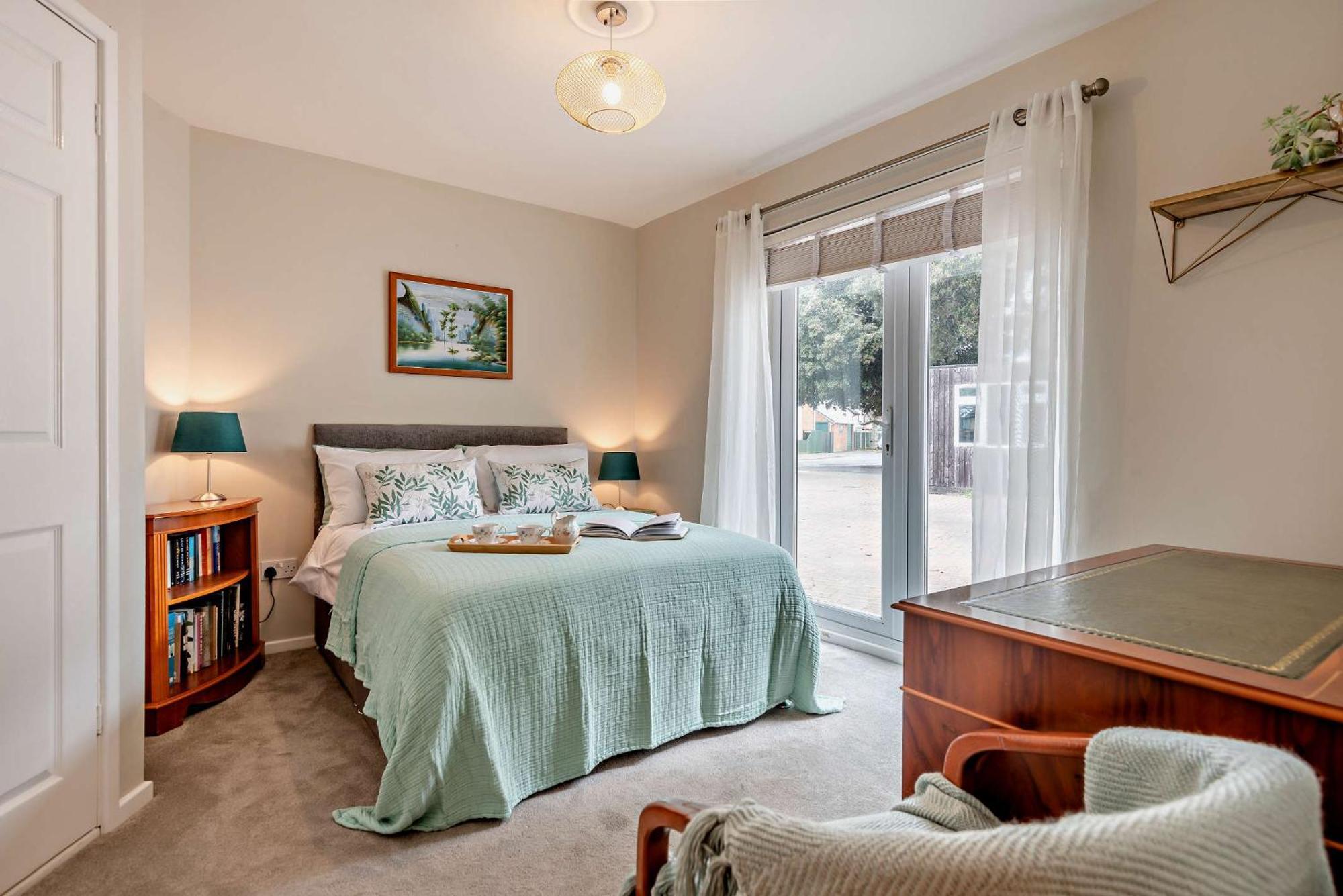 Oakwood Christchurch Sleeps 8 Holiday home