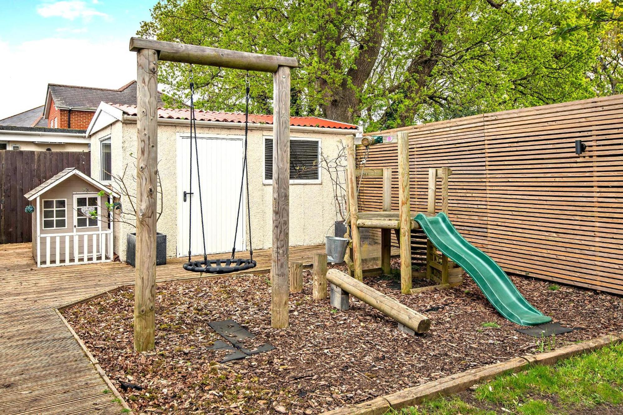 Oakwood Christchurch Sleeps 8