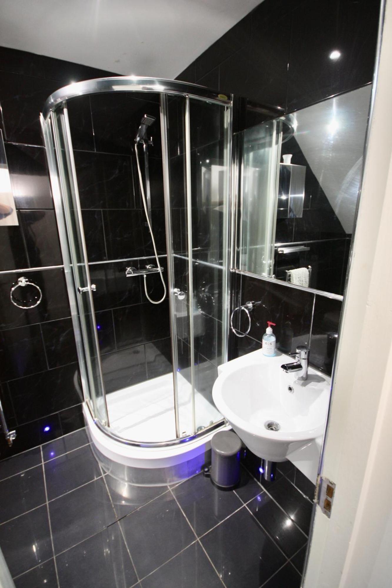 Hot Tub & Sauna Let Apartment Bournemouth