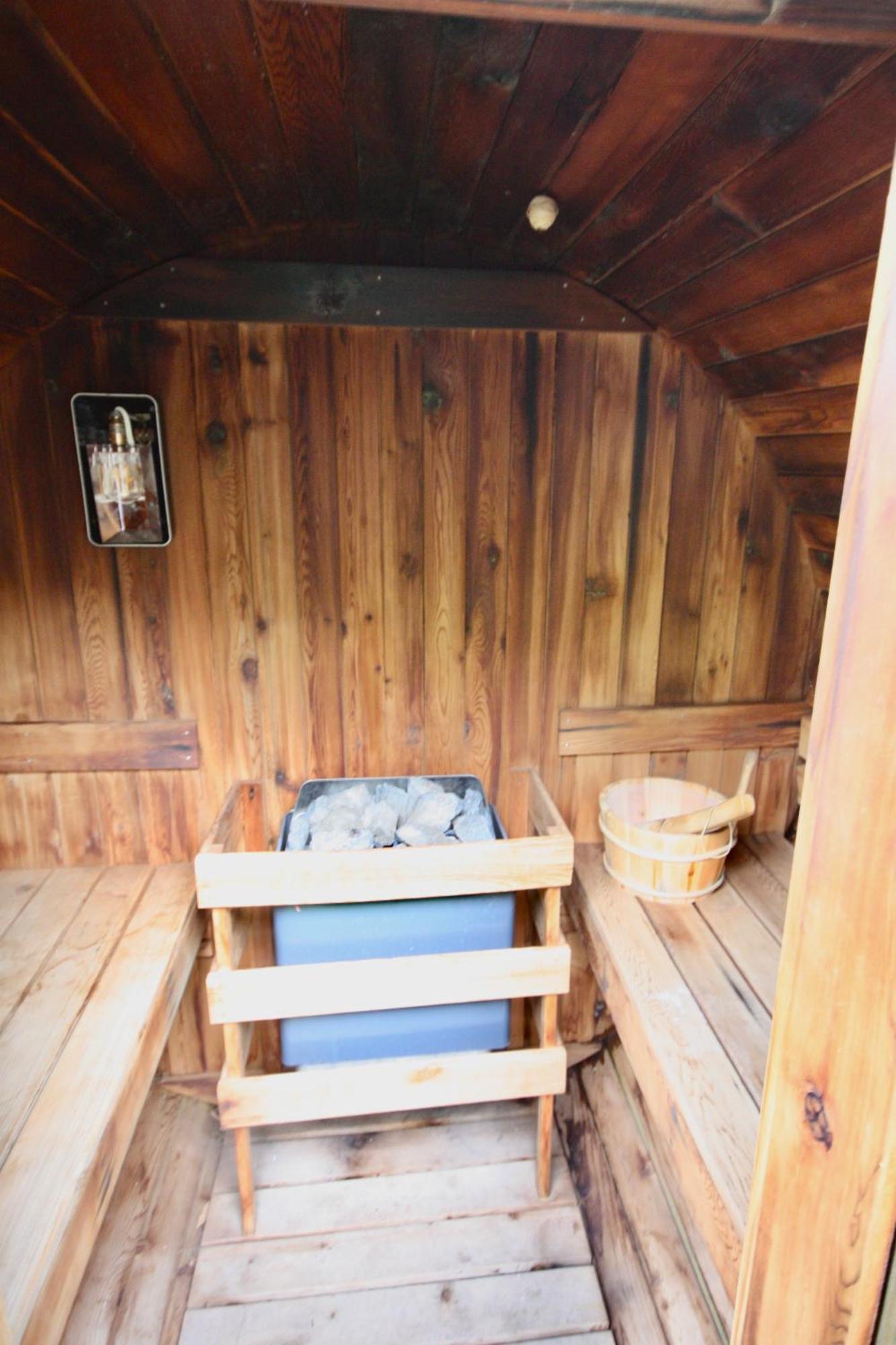 Apartment Hot Tub & Sauna Let