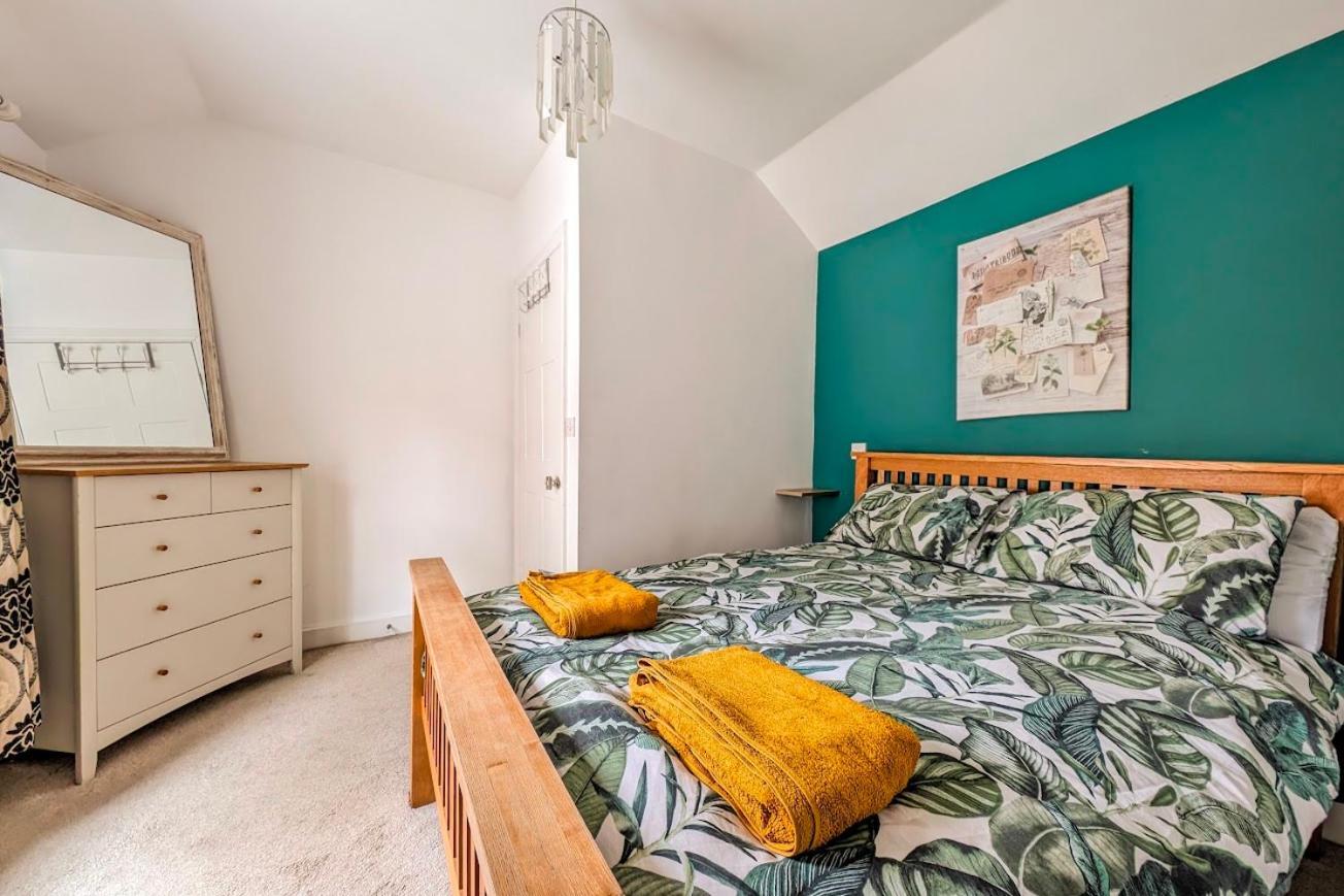 Town Centre House For 6 Guests *