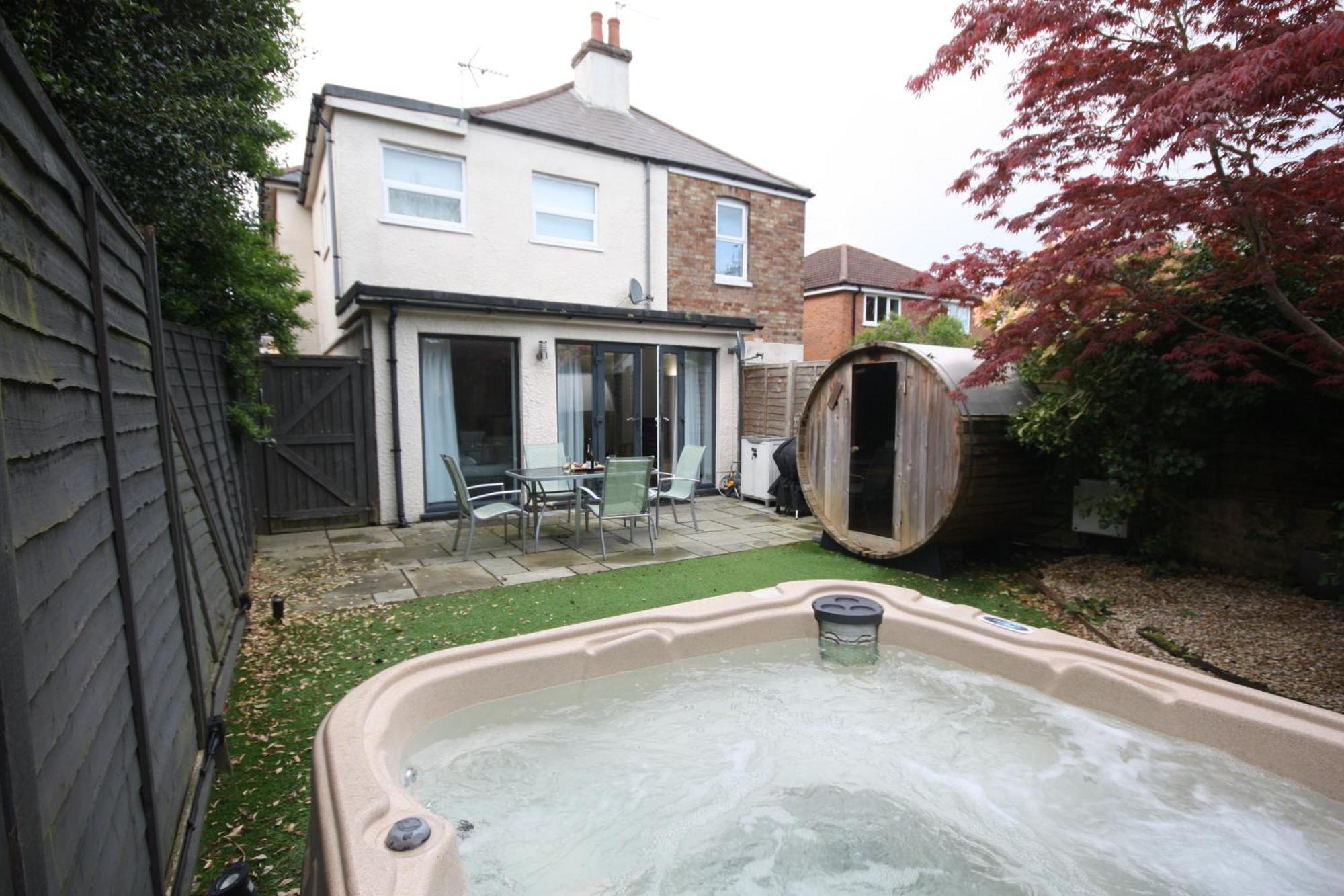 Apartment Hot Tub & Sauna Let Bournemouth