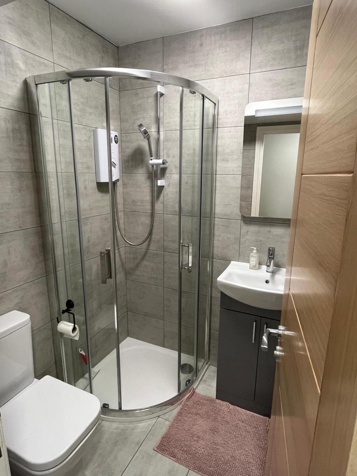 New 2 Bedroom First Floor Close To Apartment *