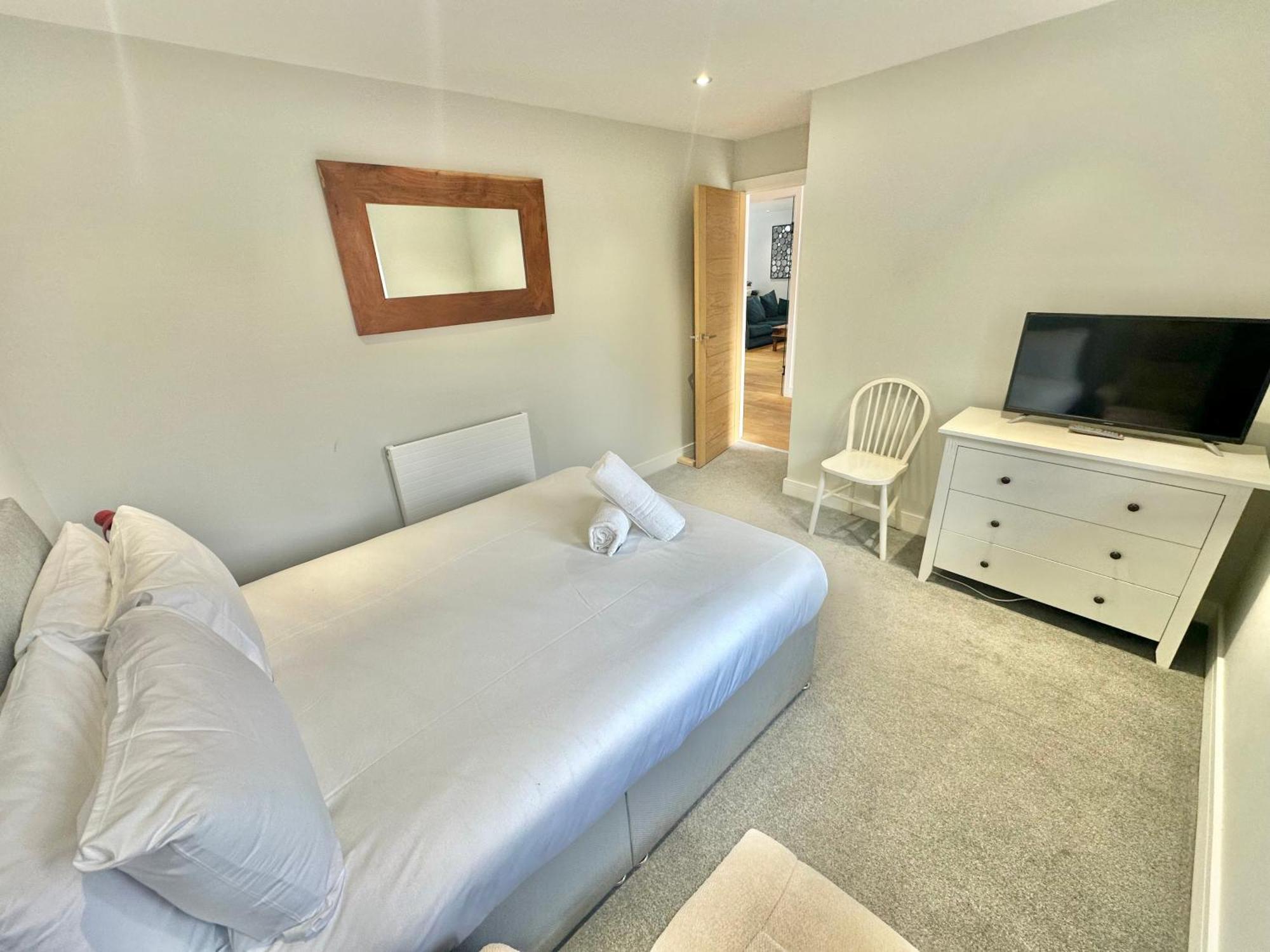 Spacious Modern With Garden, Hot Tub, Gas Bbq And Sky Sports! Bournemouth