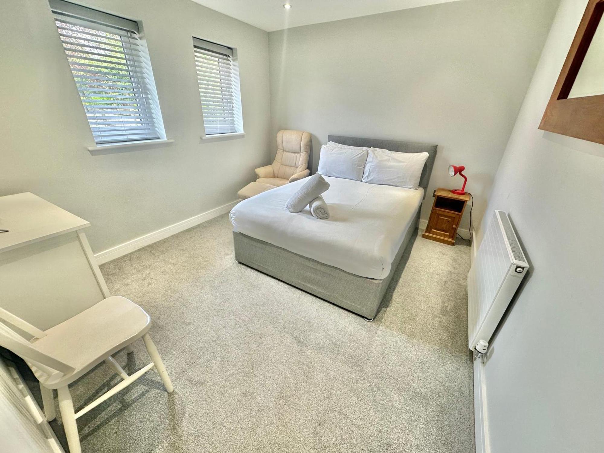 Spacious Modern With Garden, Hot Tub, Gas Bbq And Sky Sports! Bournemouth