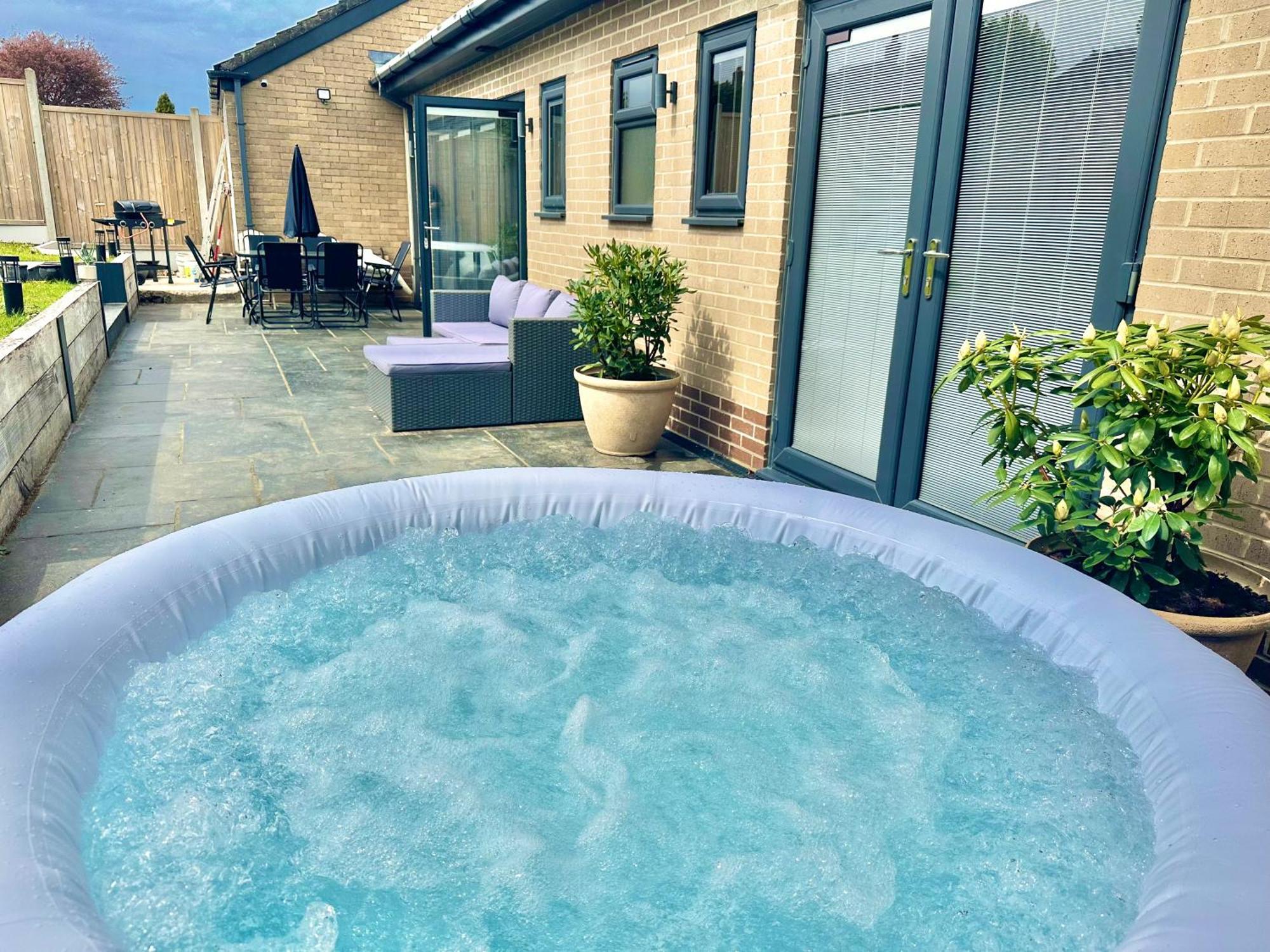 Spacious Modern With Garden, Hot Tub, Gas Bbq And Sky Sports! Holiday home