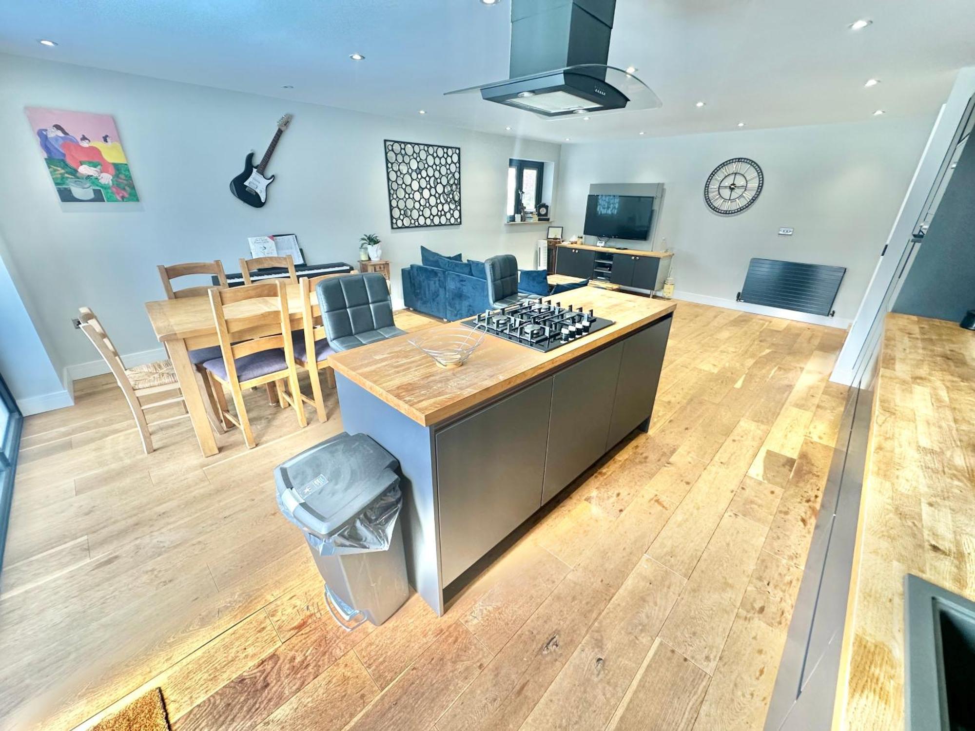 Holiday home Spacious Modern With Garden, Hot Tub, Gas Bbq And Sky Sports! Bournemouth