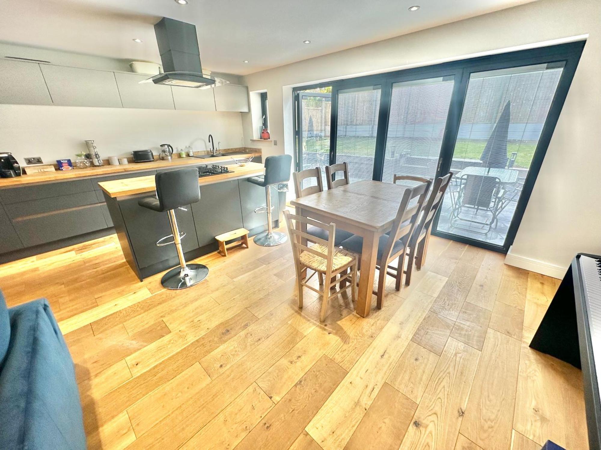 Holiday home Spacious Modern With Garden, Hot Tub, Gas Bbq And Sky Sports! *