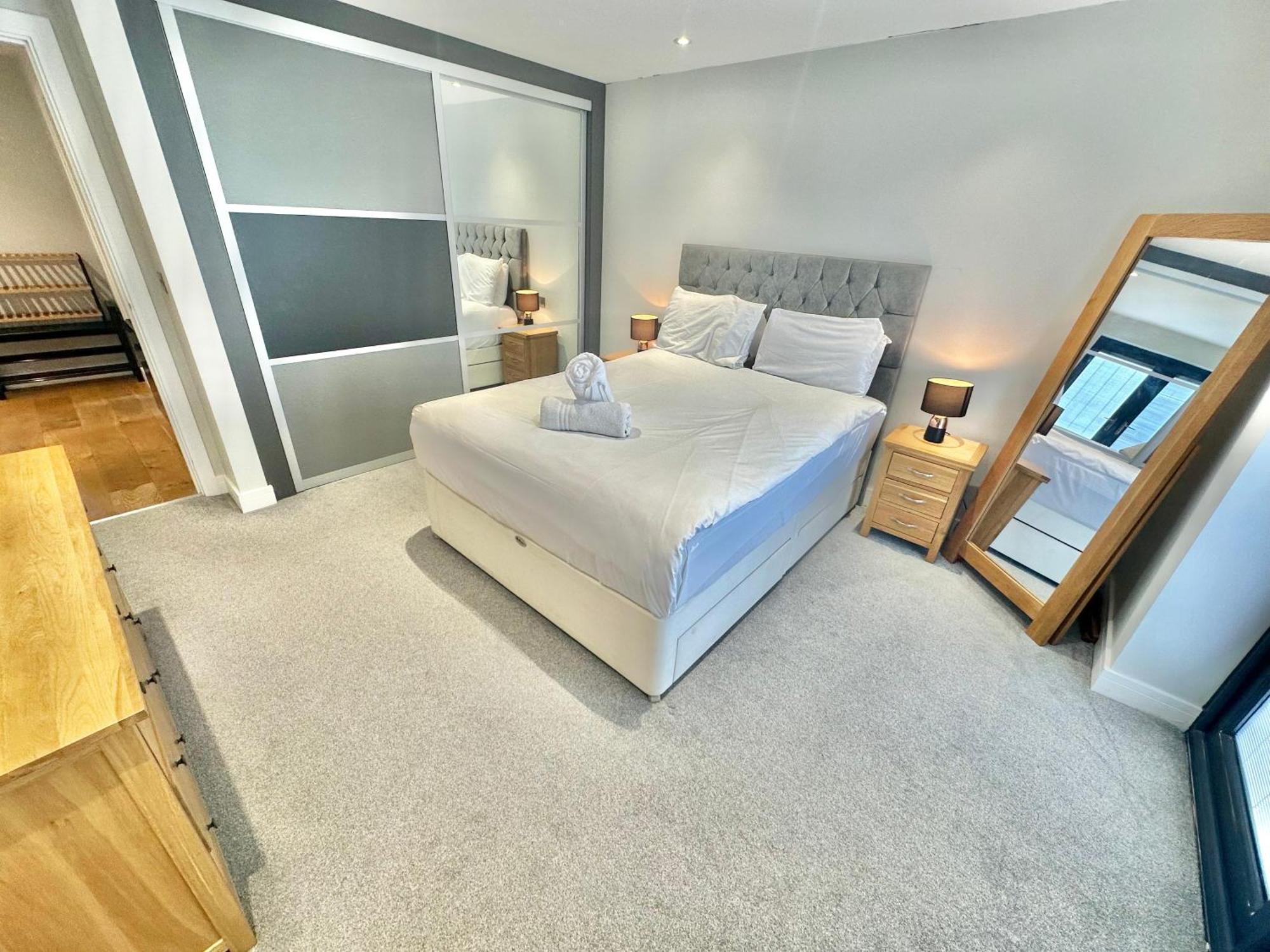 Spacious Modern With Garden, Hot Tub, Gas Bbq And Sky Sports! Holiday home Bournemouth
