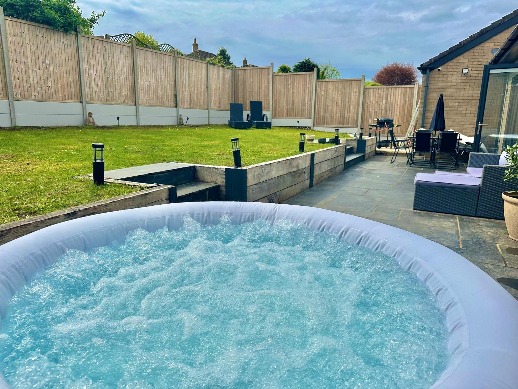 Spacious Modern With Garden, Hot Tub, Gas Bbq And Sky Sports! *