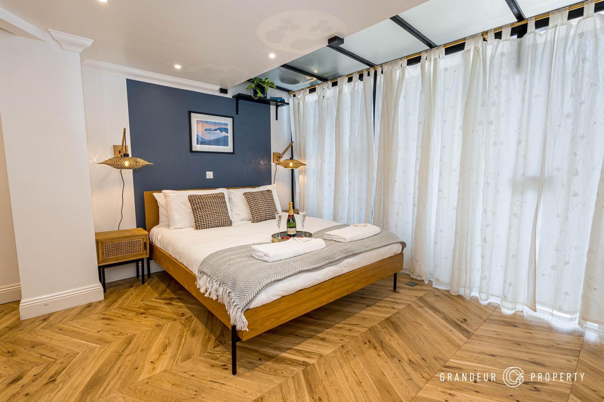 The Atrium By Grandeur