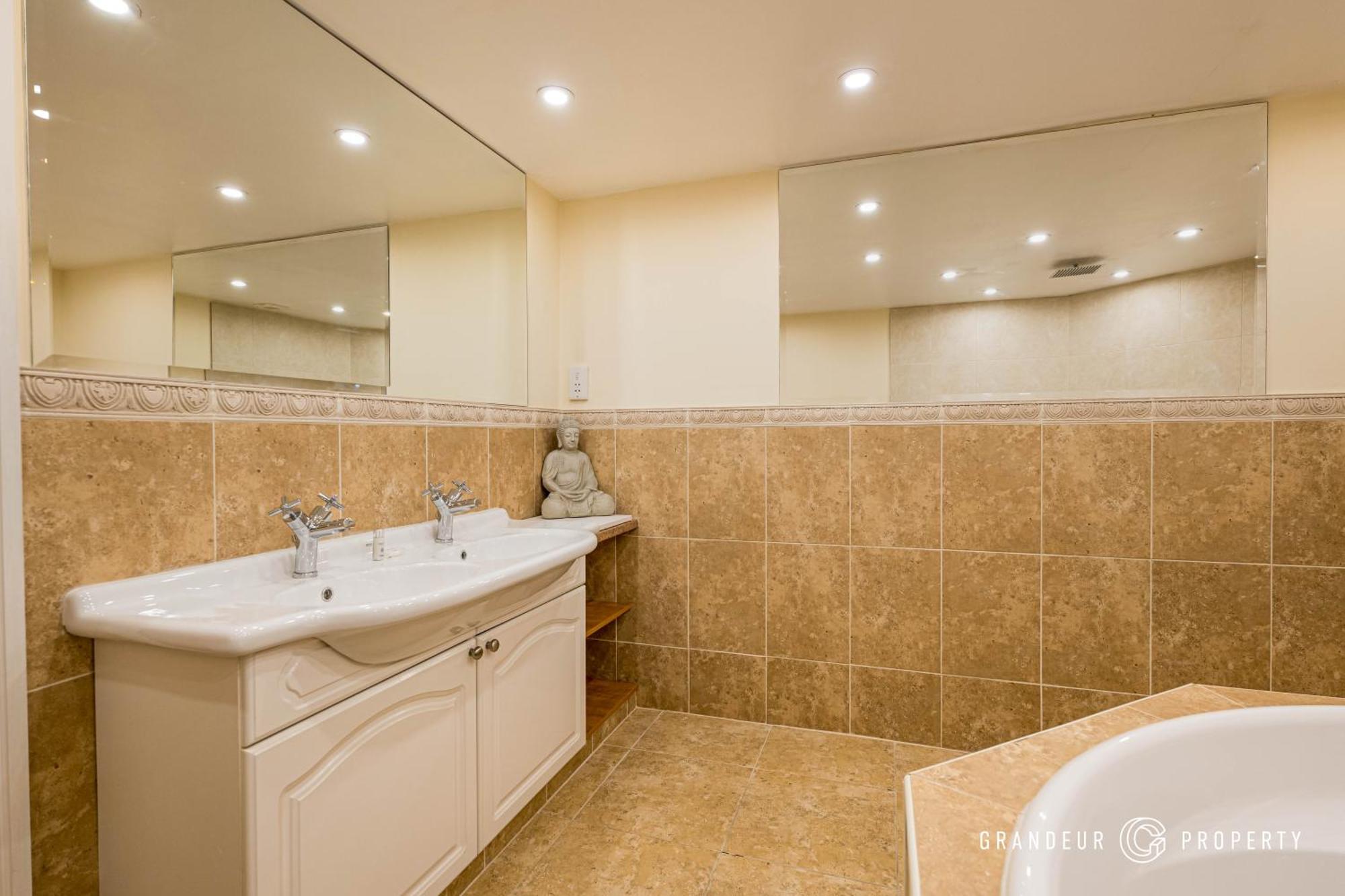 Apartment The Atrium By Grandeur